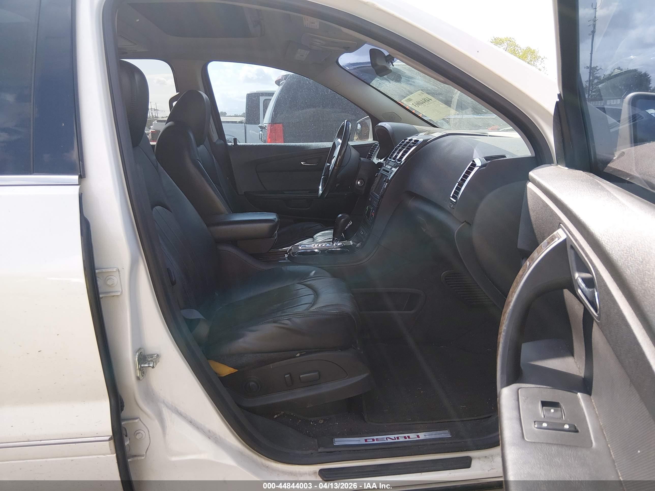 GMC ACADIA image 5