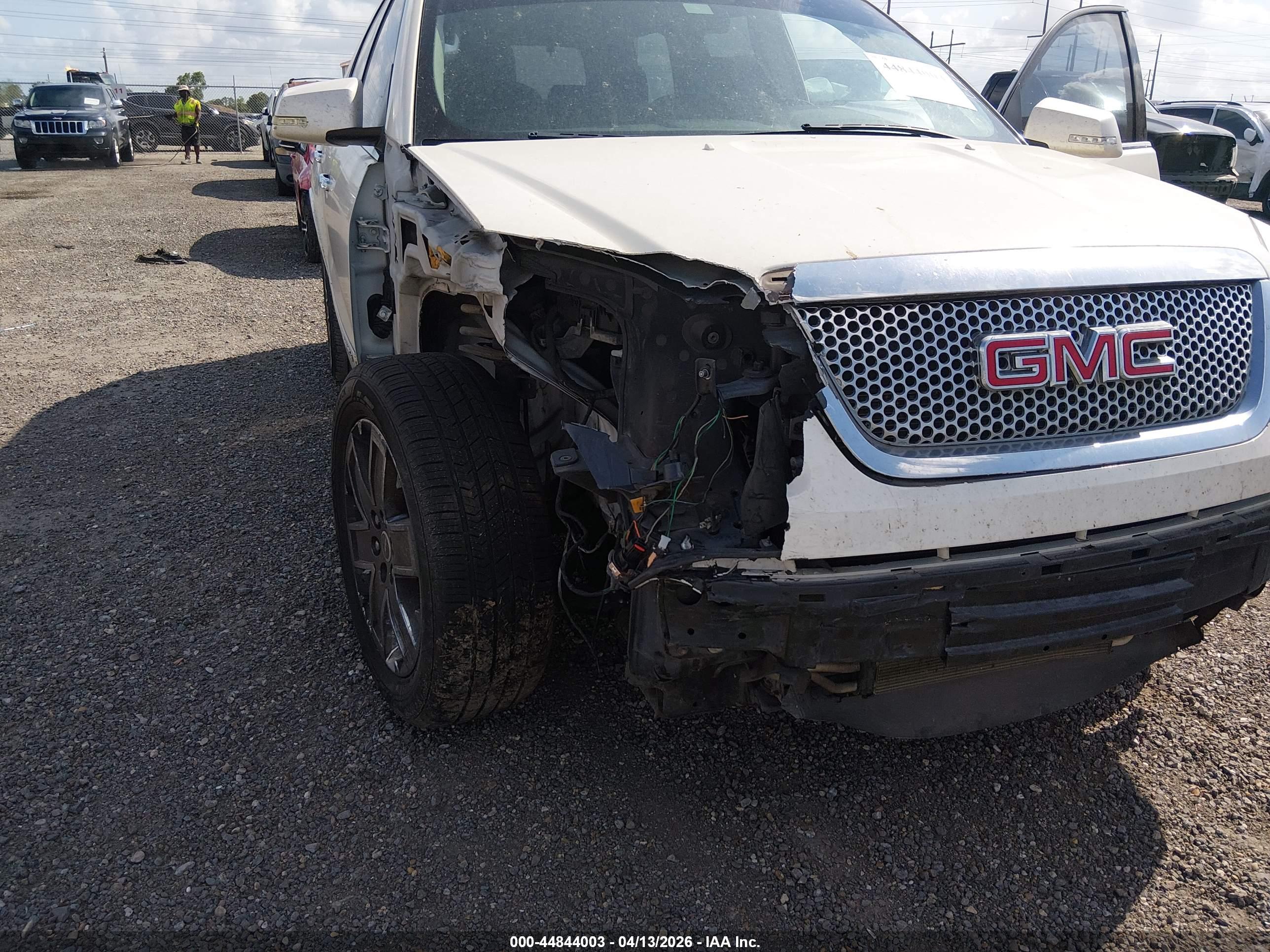 GMC ACADIA image 6