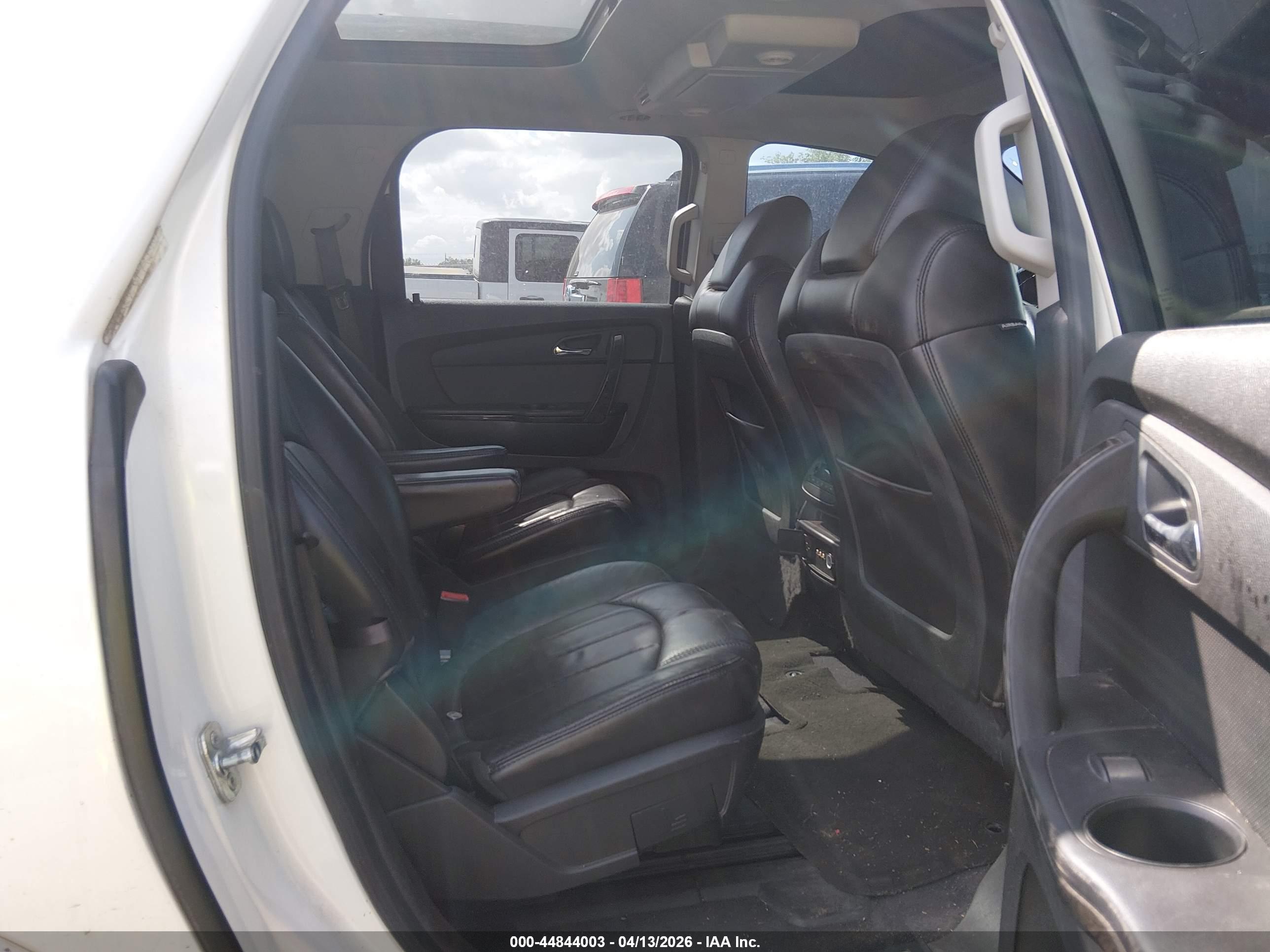GMC ACADIA image 8