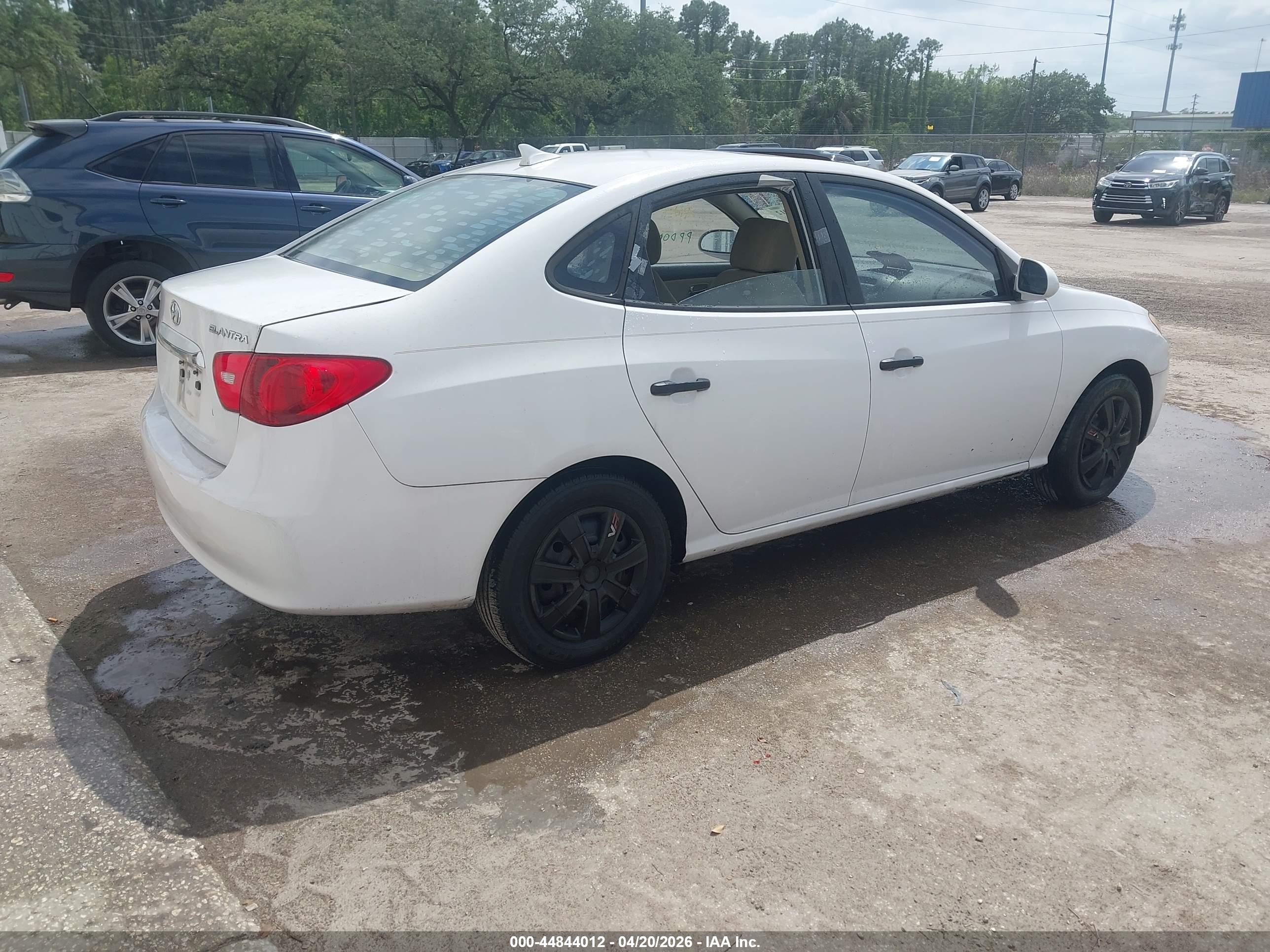 HYUNDAI ELANTRA image 4