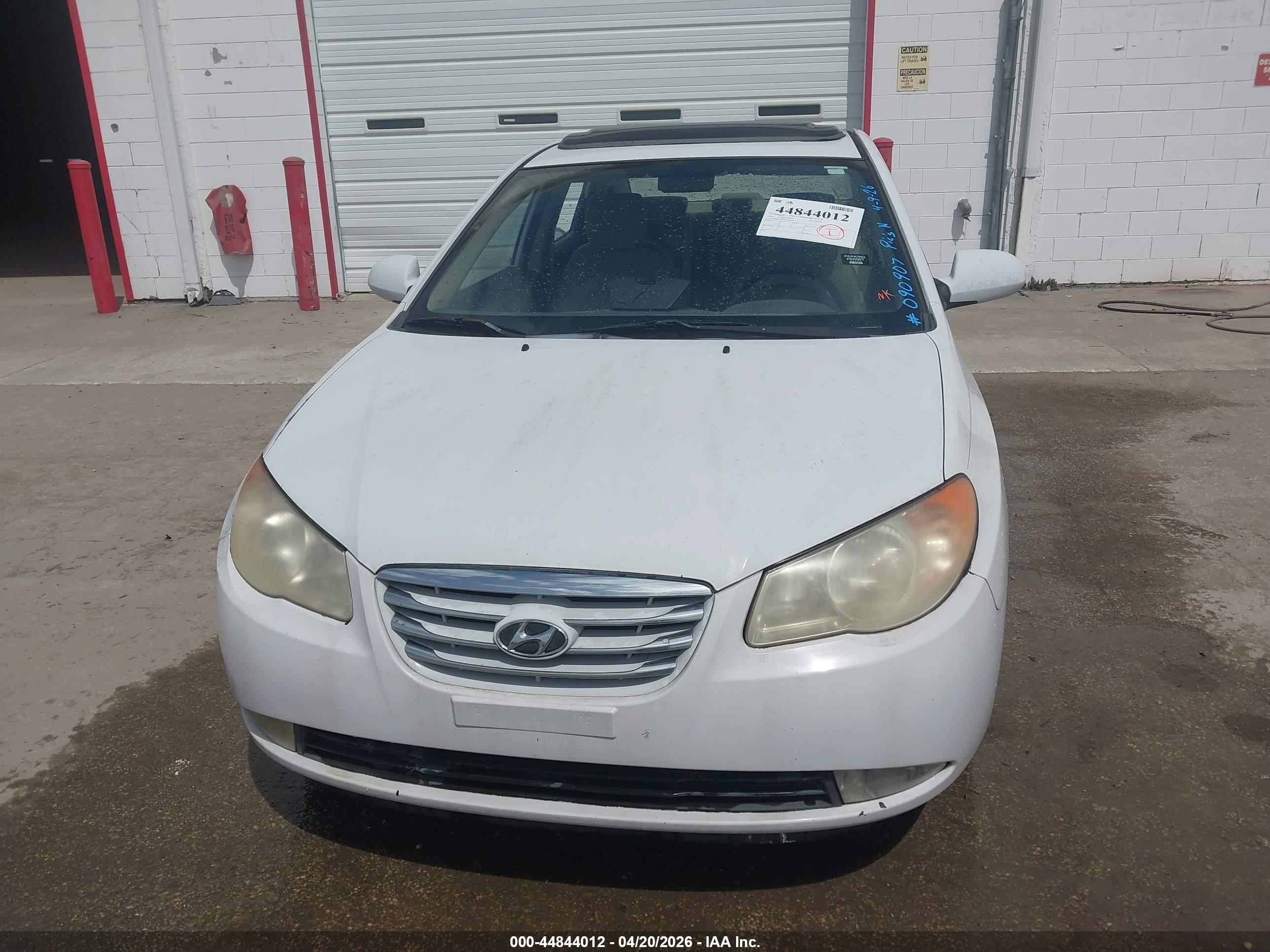 HYUNDAI ELANTRA image 6