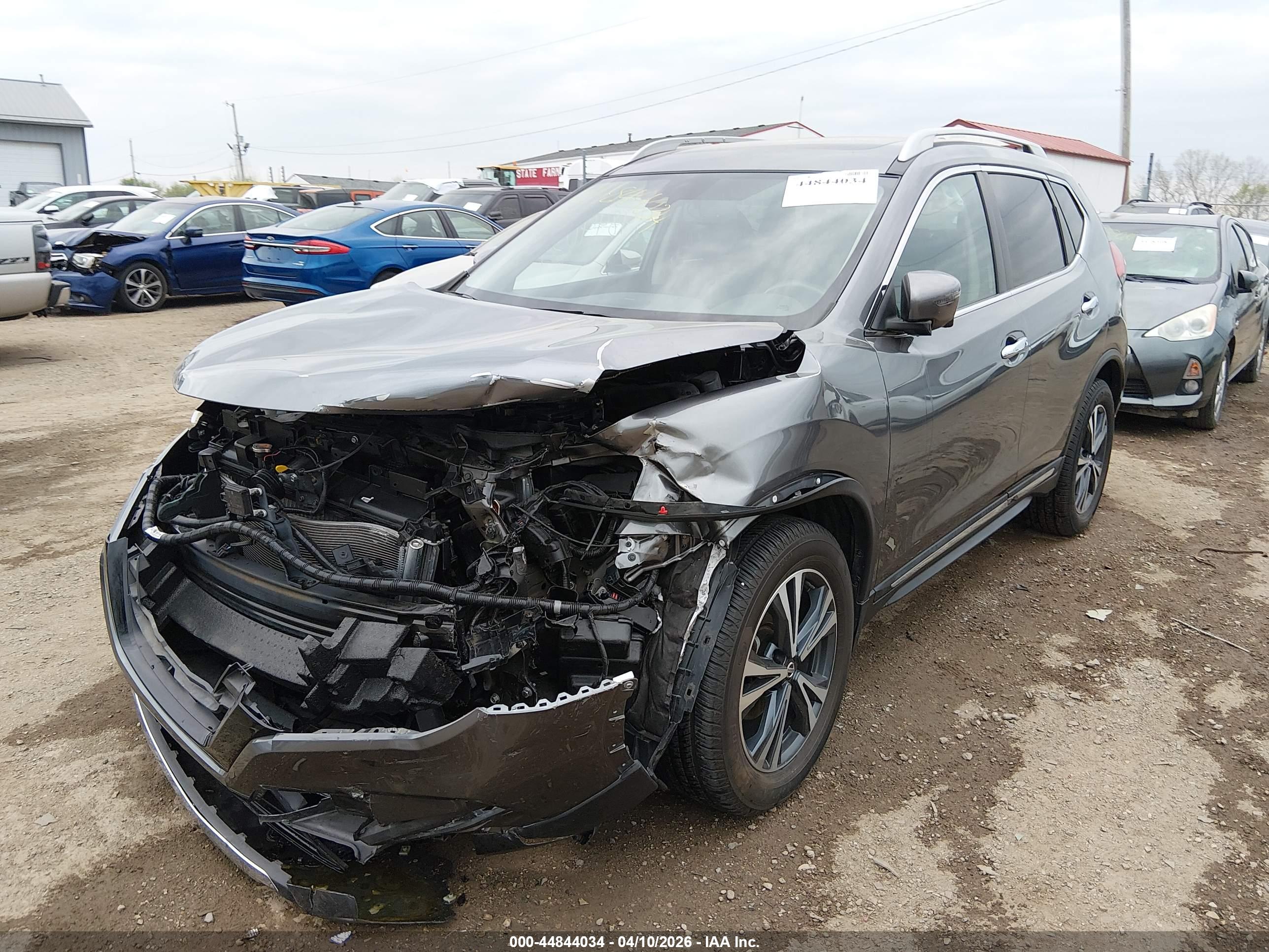 NISSAN ROGUE image 2