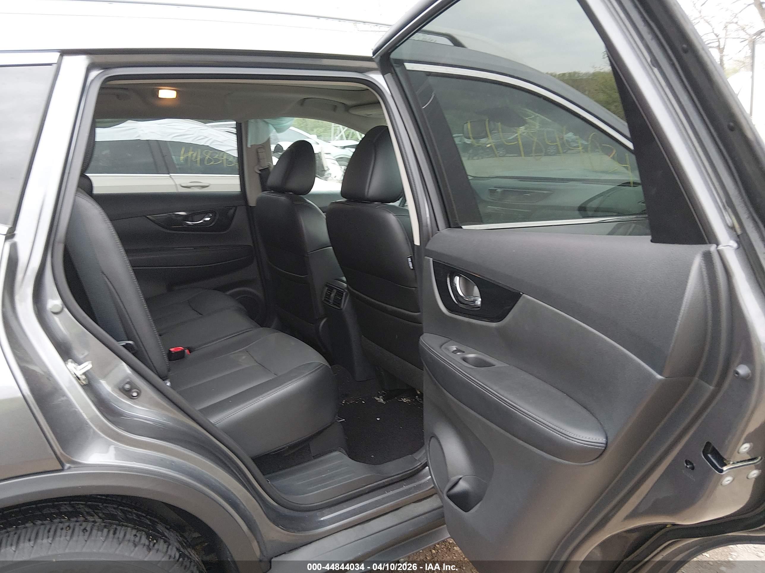 NISSAN ROGUE image 8