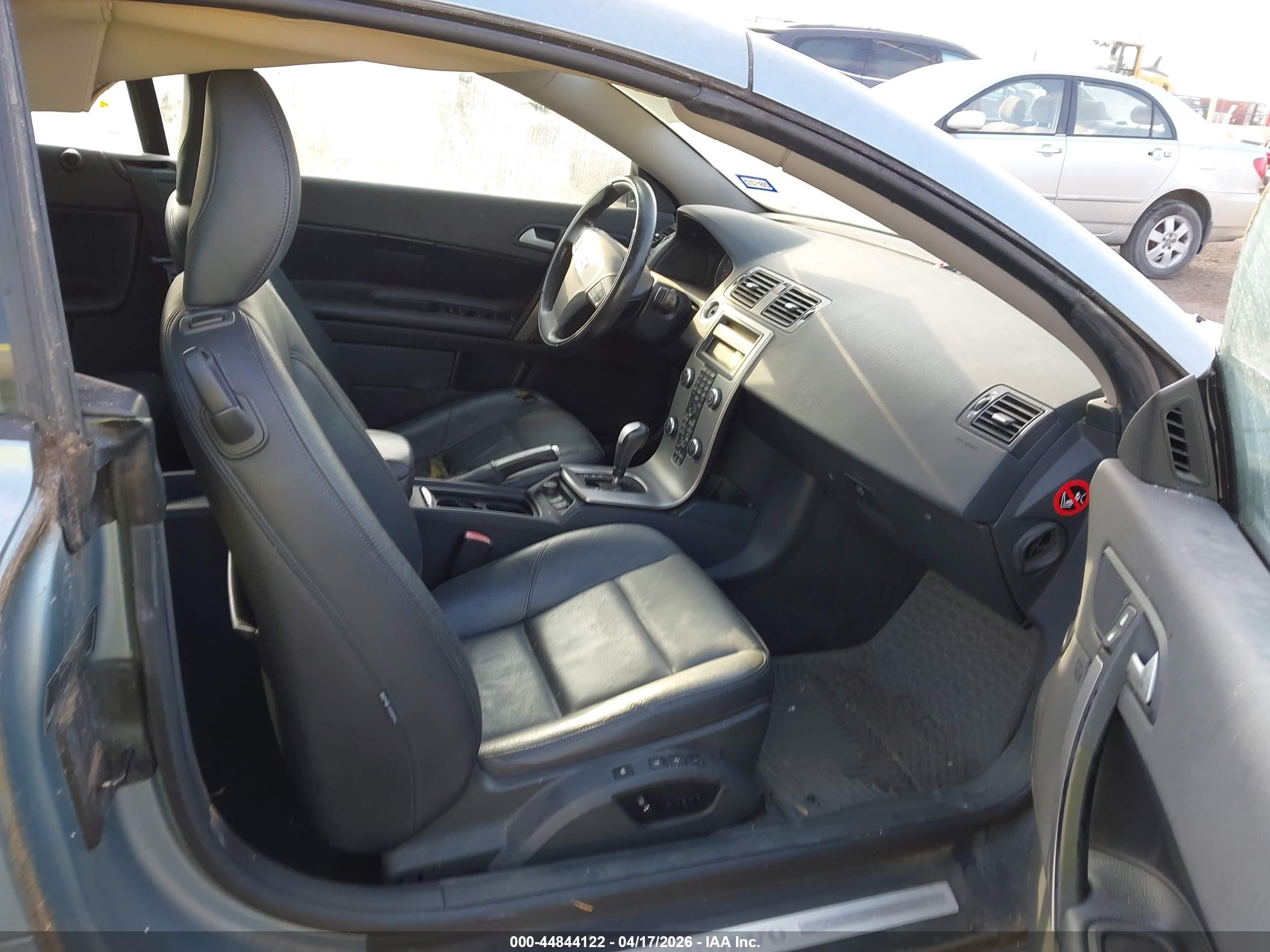 VOLVO C70 image 5