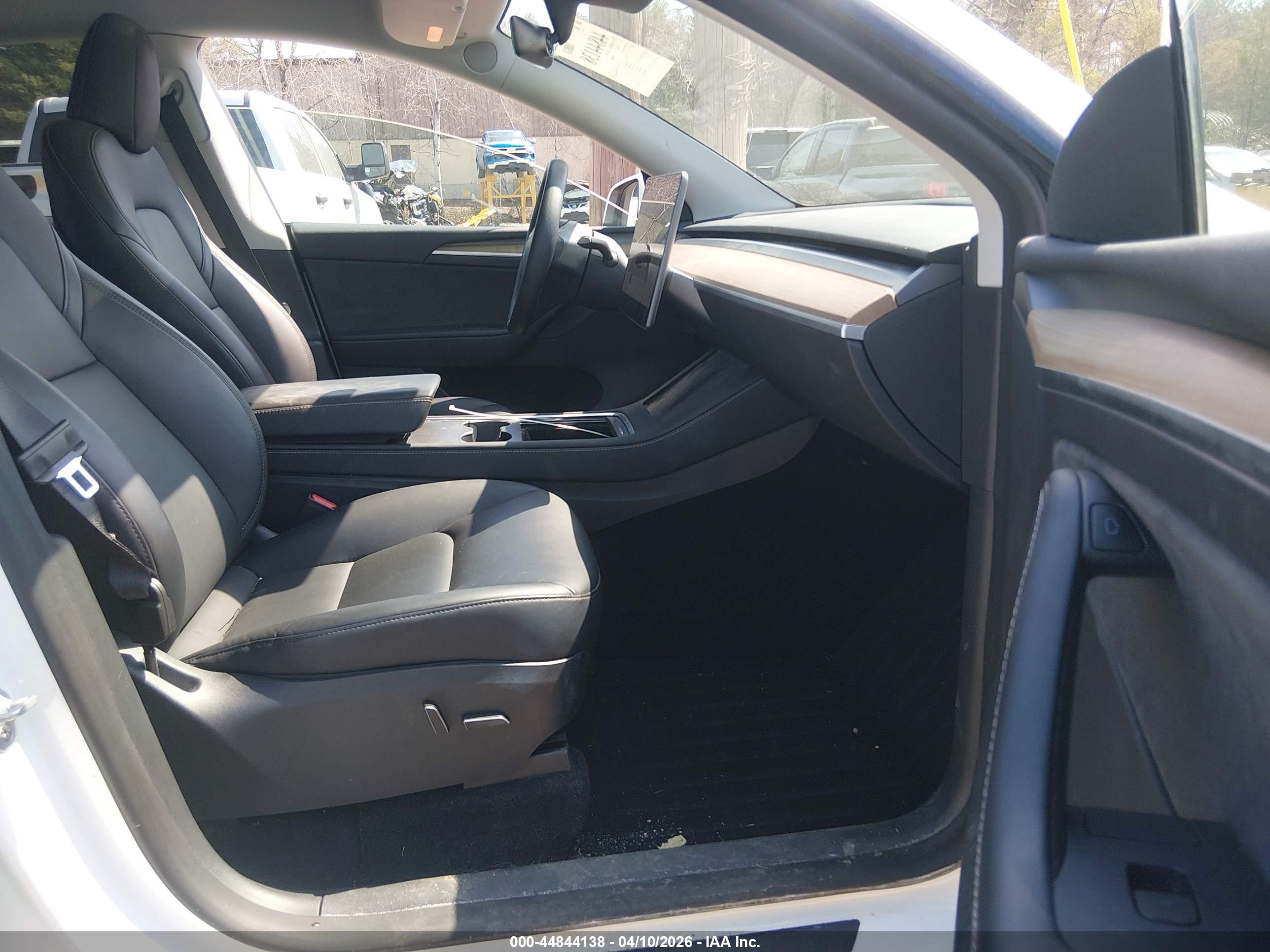 TESLA MODEL image 5