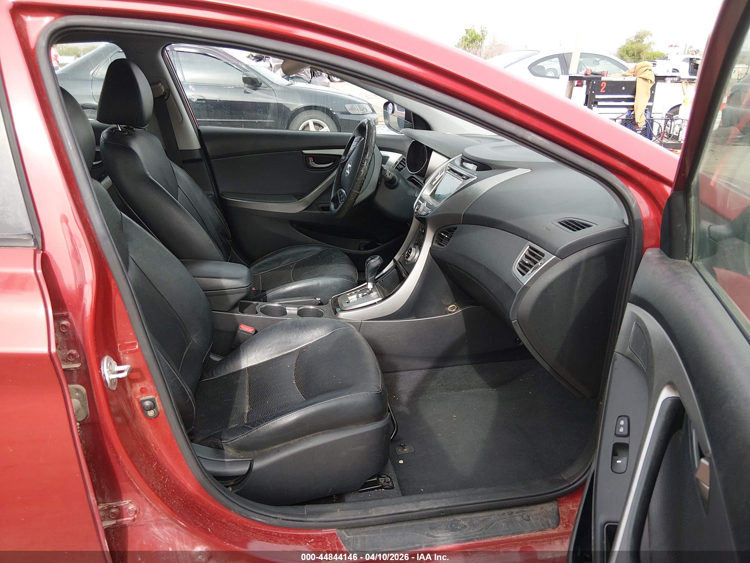 HYUNDAI ELANTRA image 5