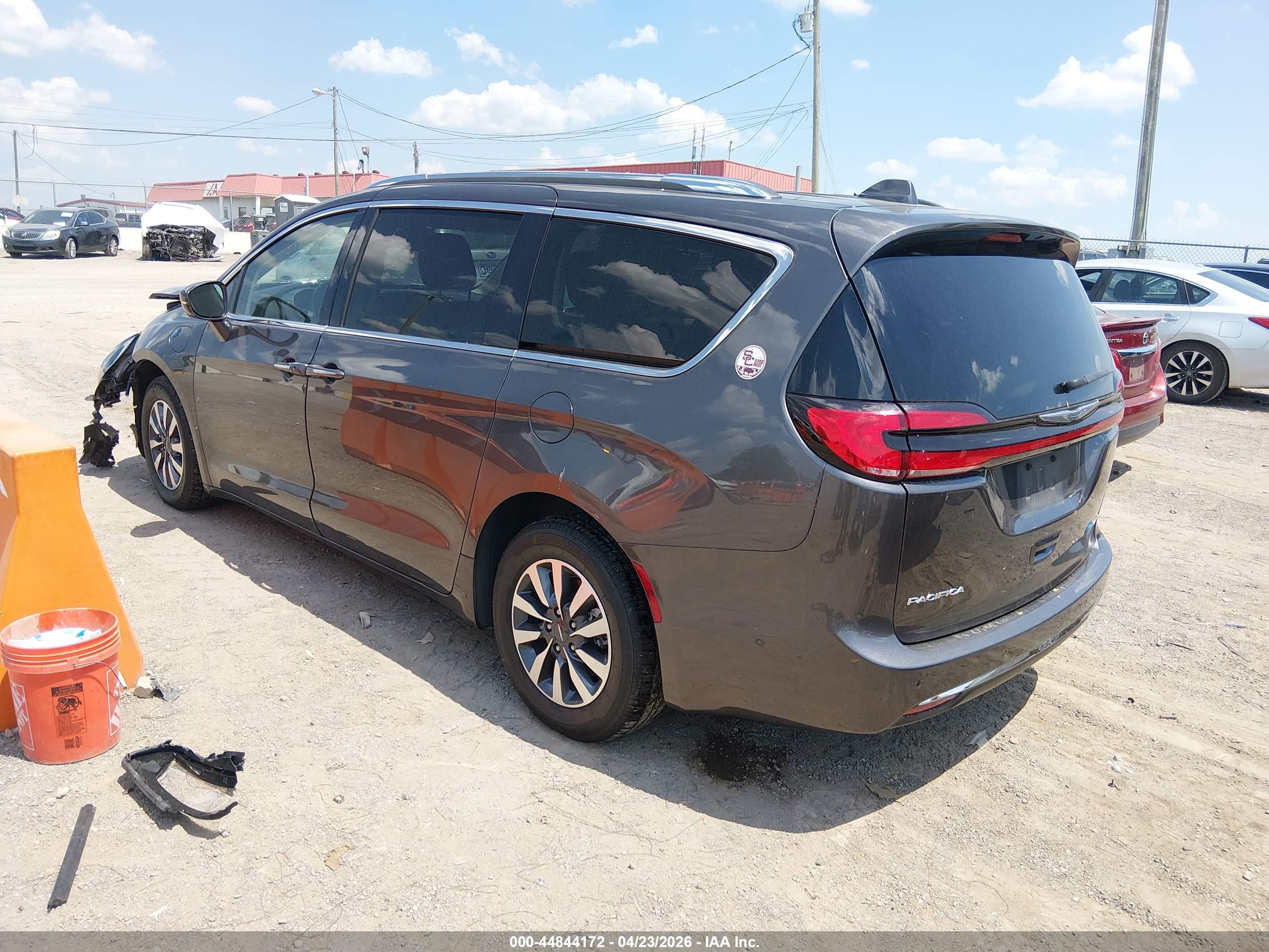 CHRYSLER PACIFICA image 3