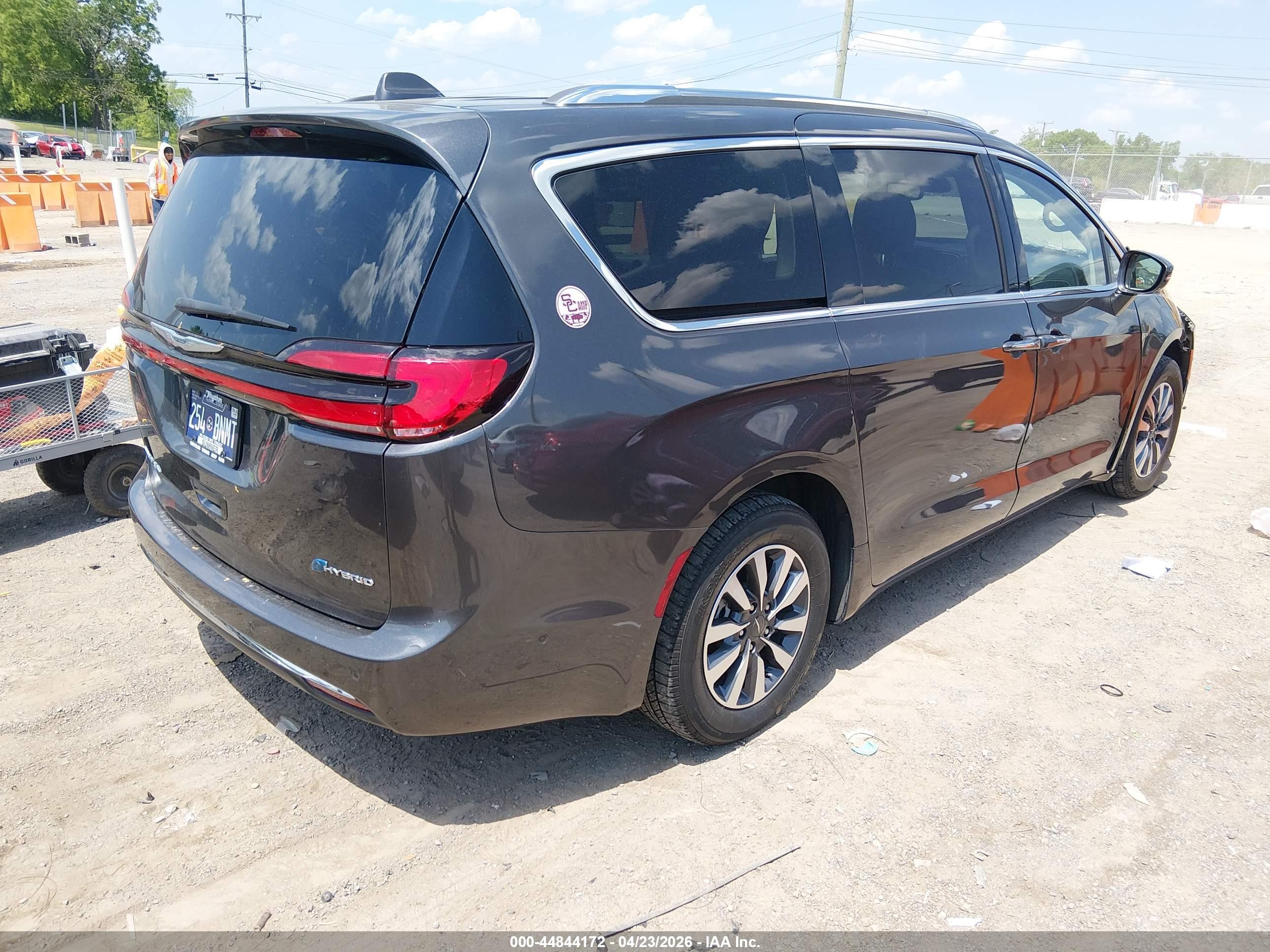 CHRYSLER PACIFICA image 4