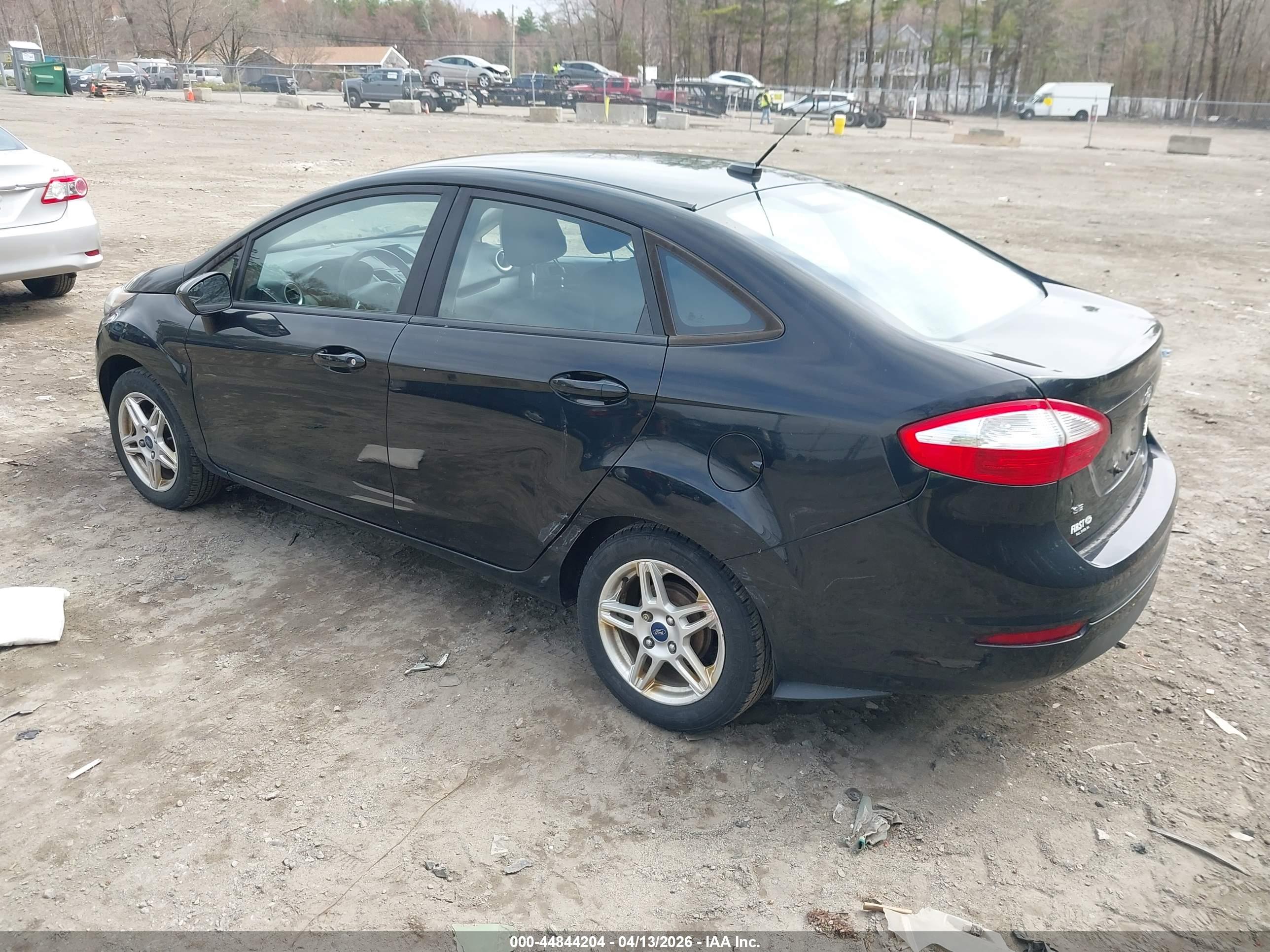 FORD FIESTA image 3