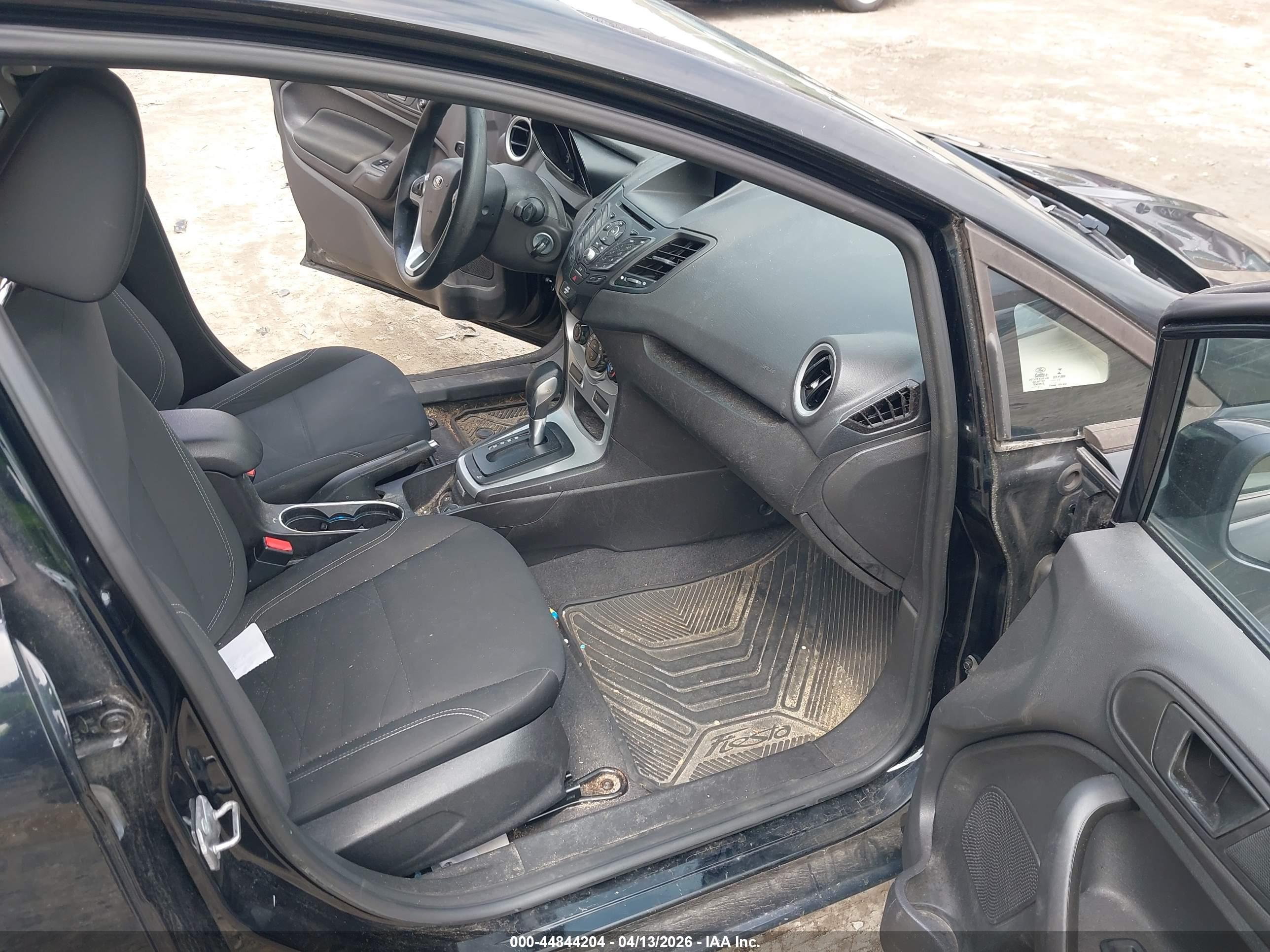 FORD FIESTA image 5