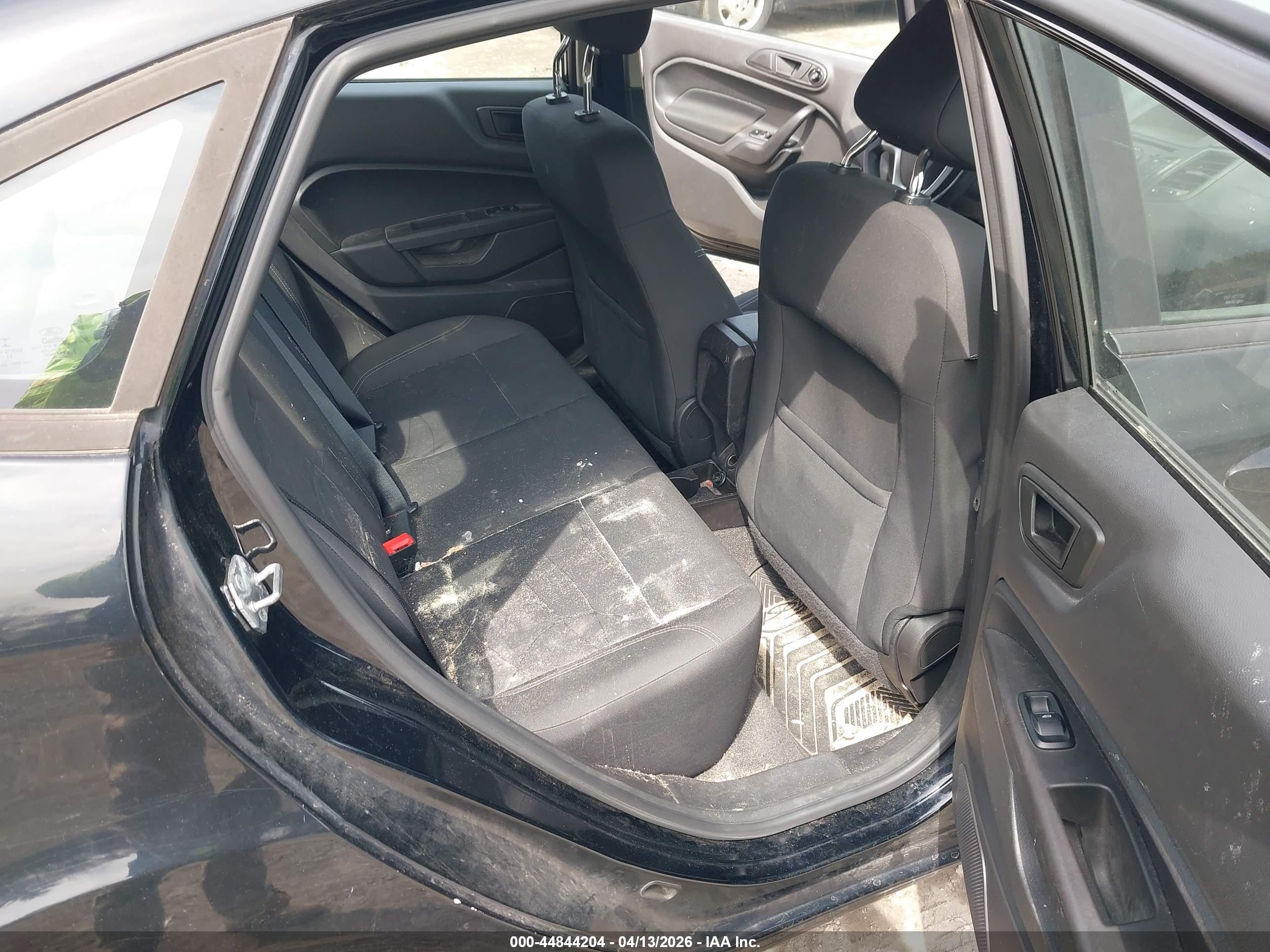 FORD FIESTA image 8