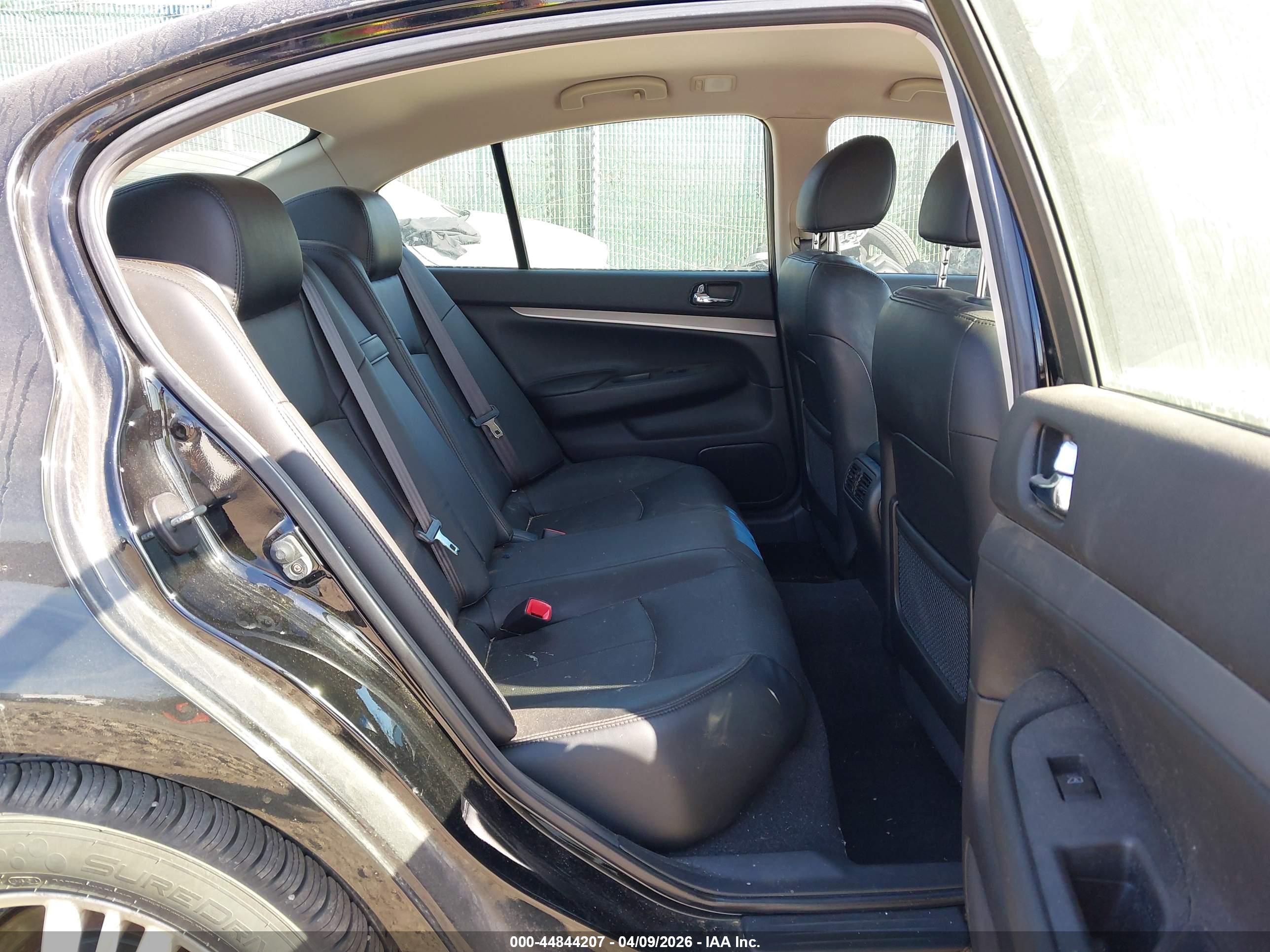 INFINITI G37X image 8