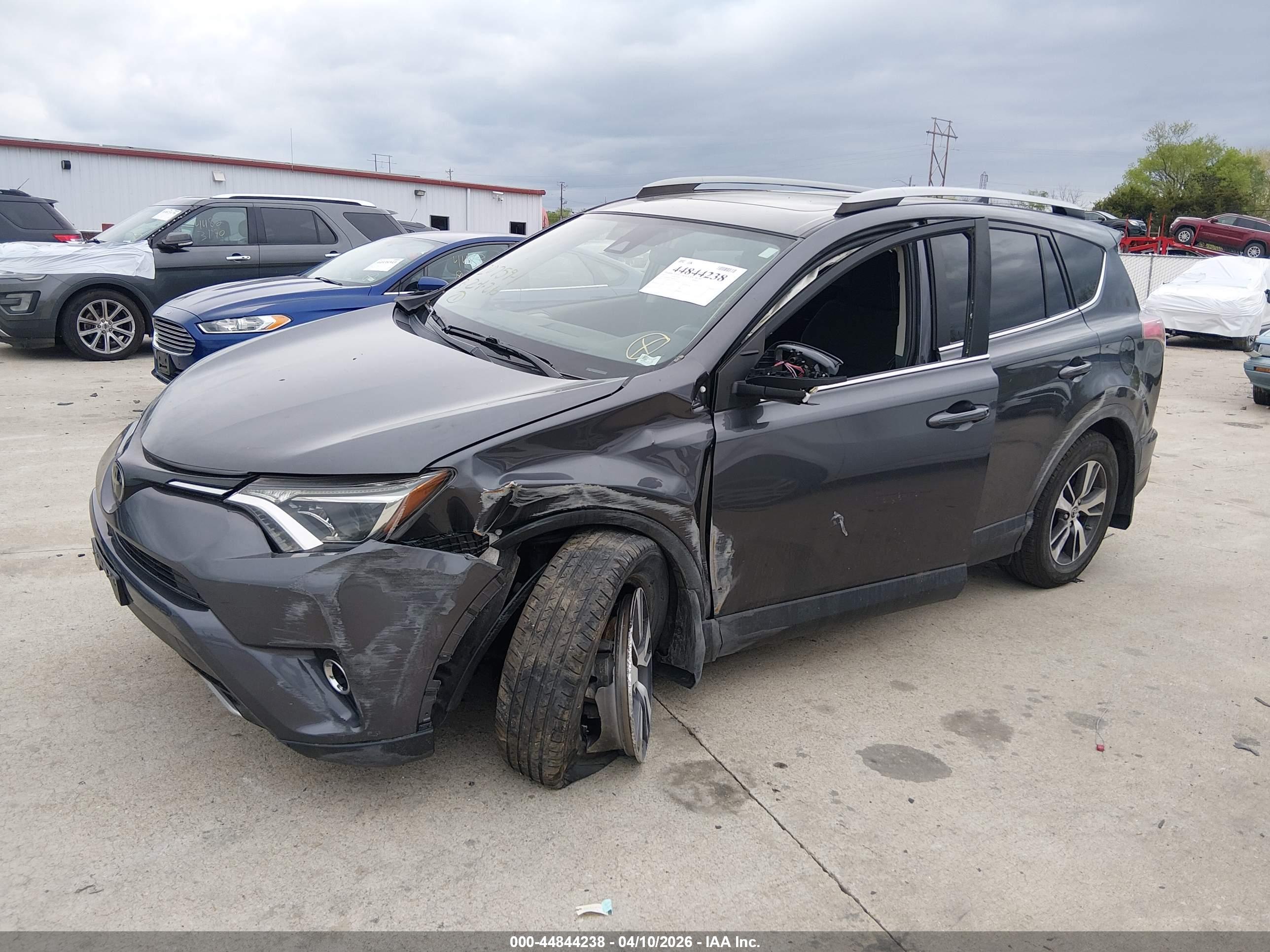 TOYOTA RAV4 image 2