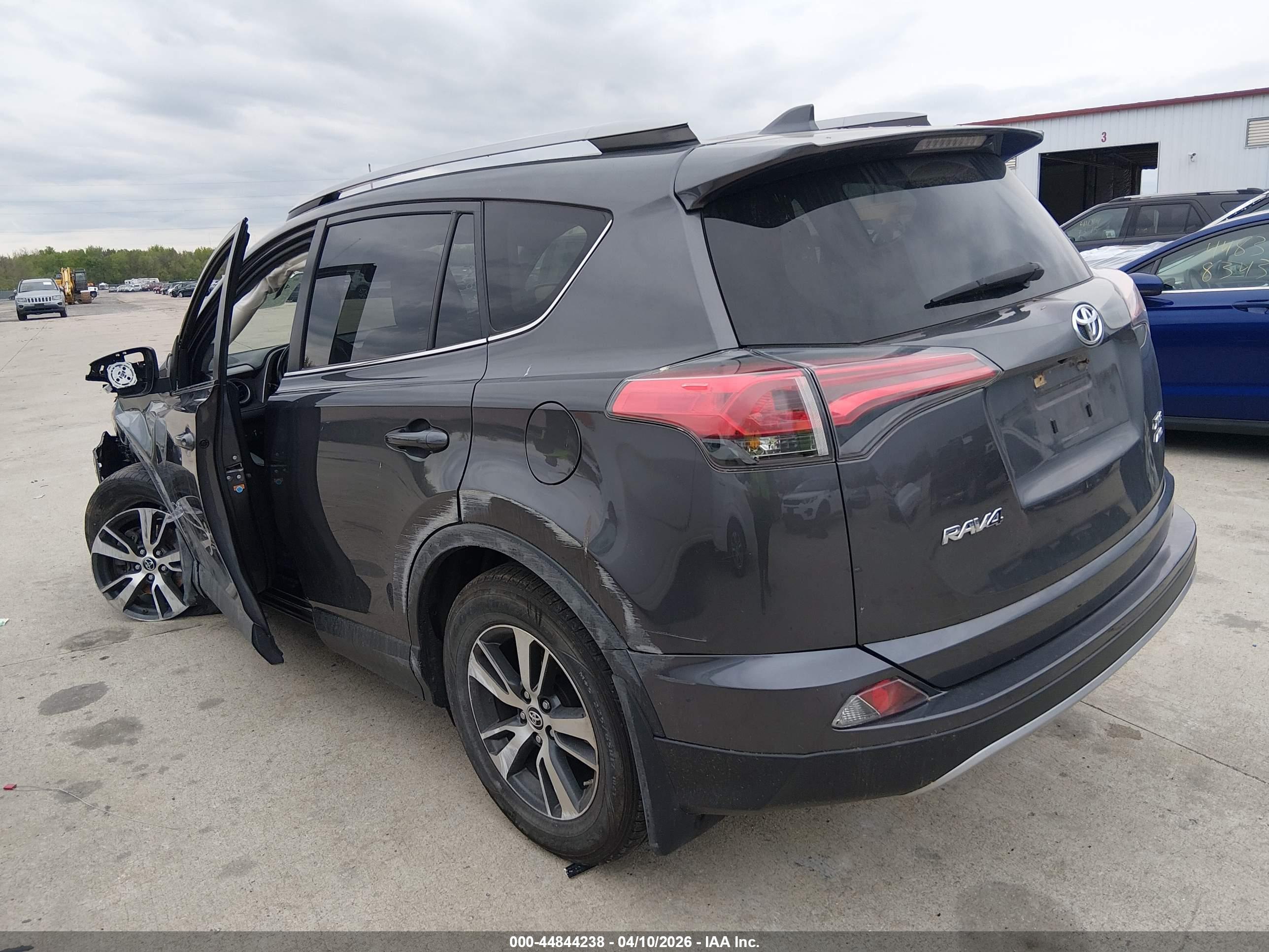 TOYOTA RAV4 image 3