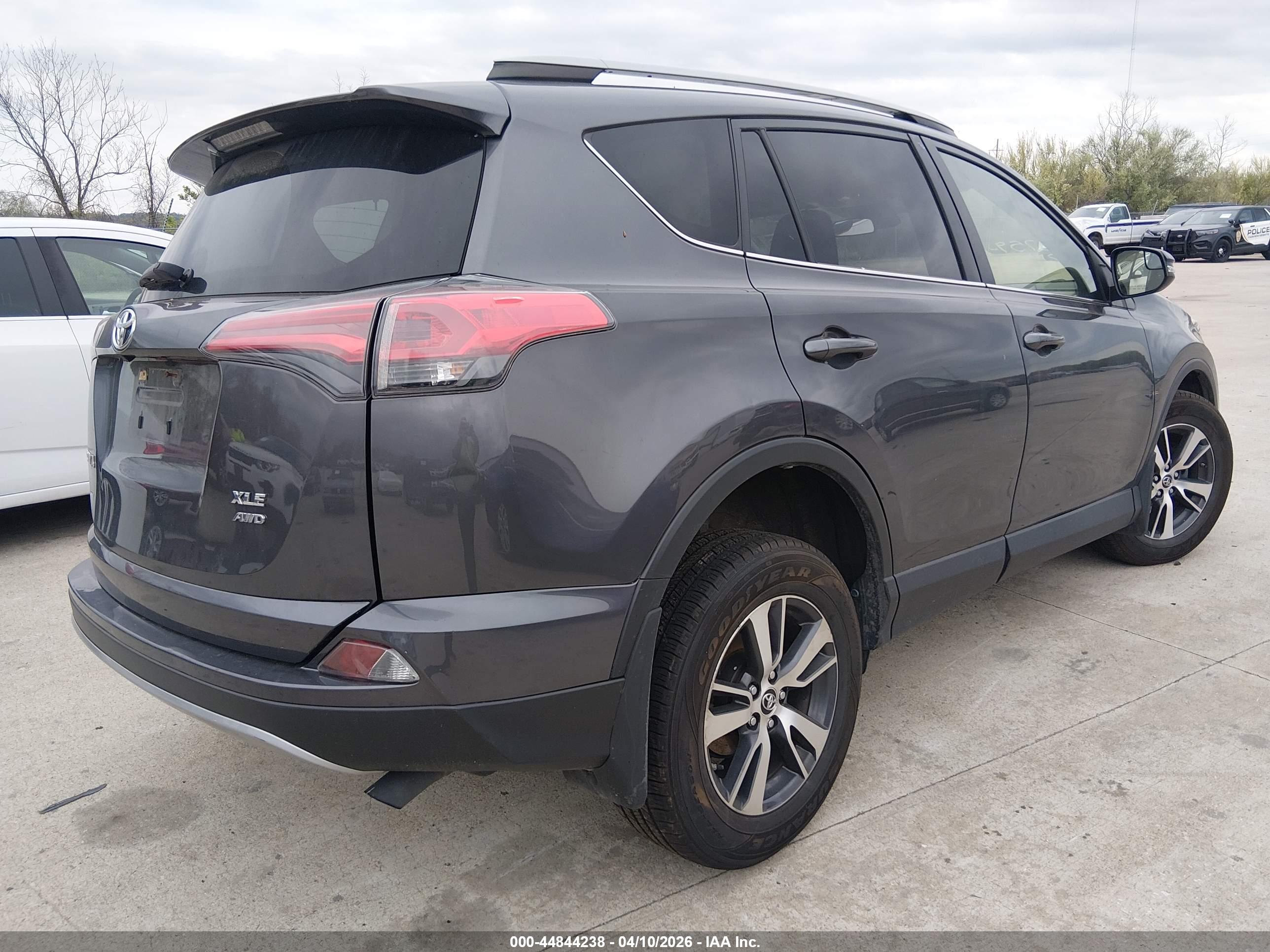 TOYOTA RAV4 image 4
