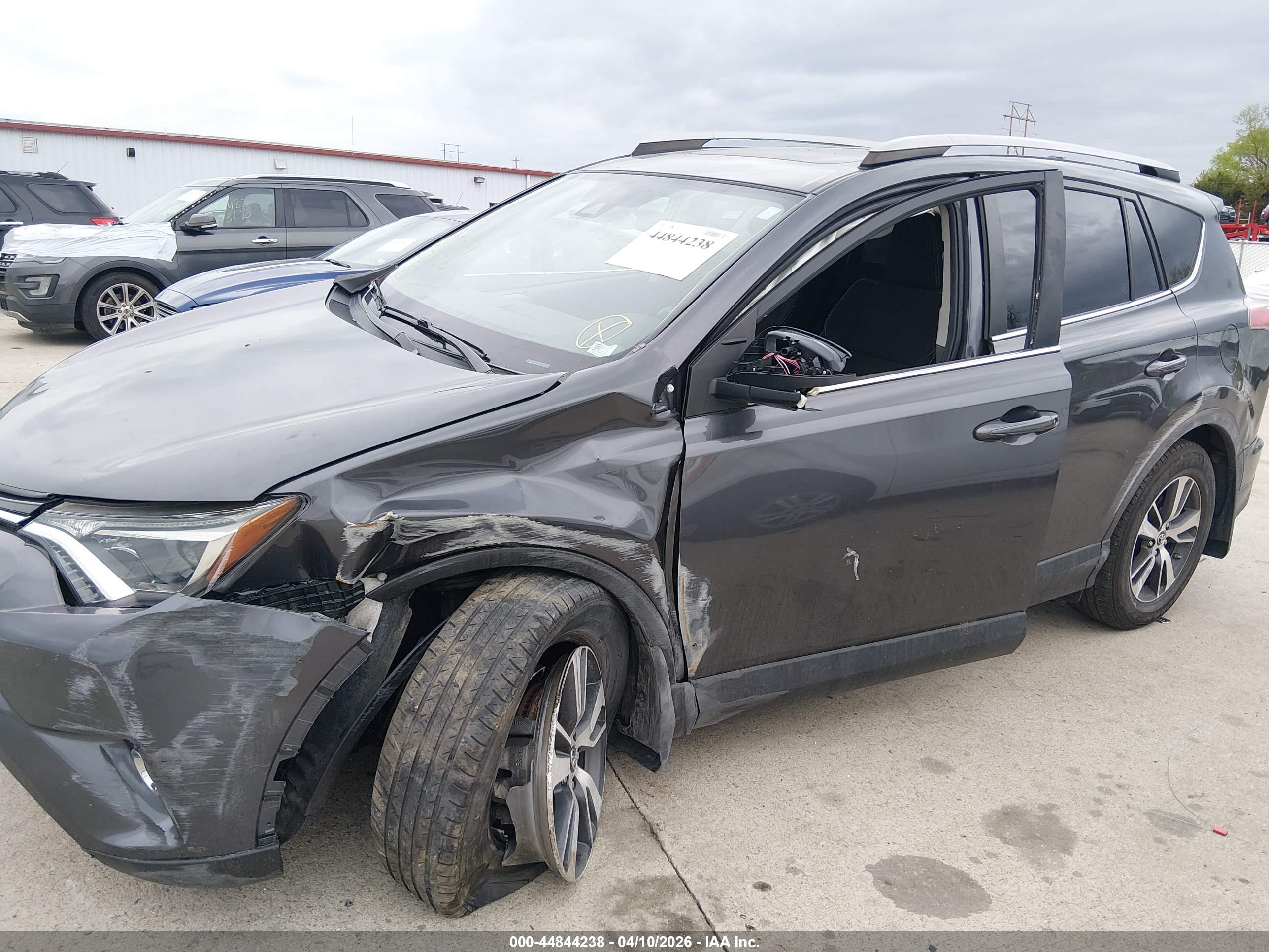 TOYOTA RAV4 image 6