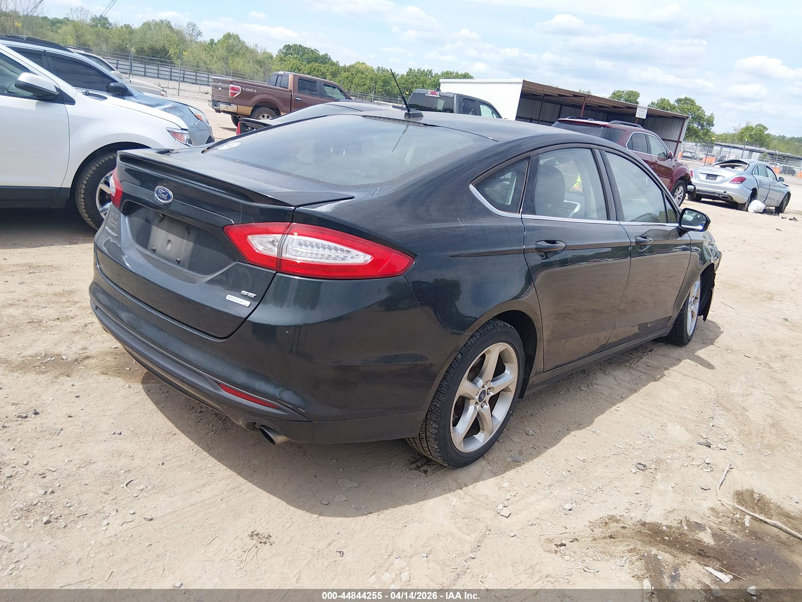 FORD FUSION image 4