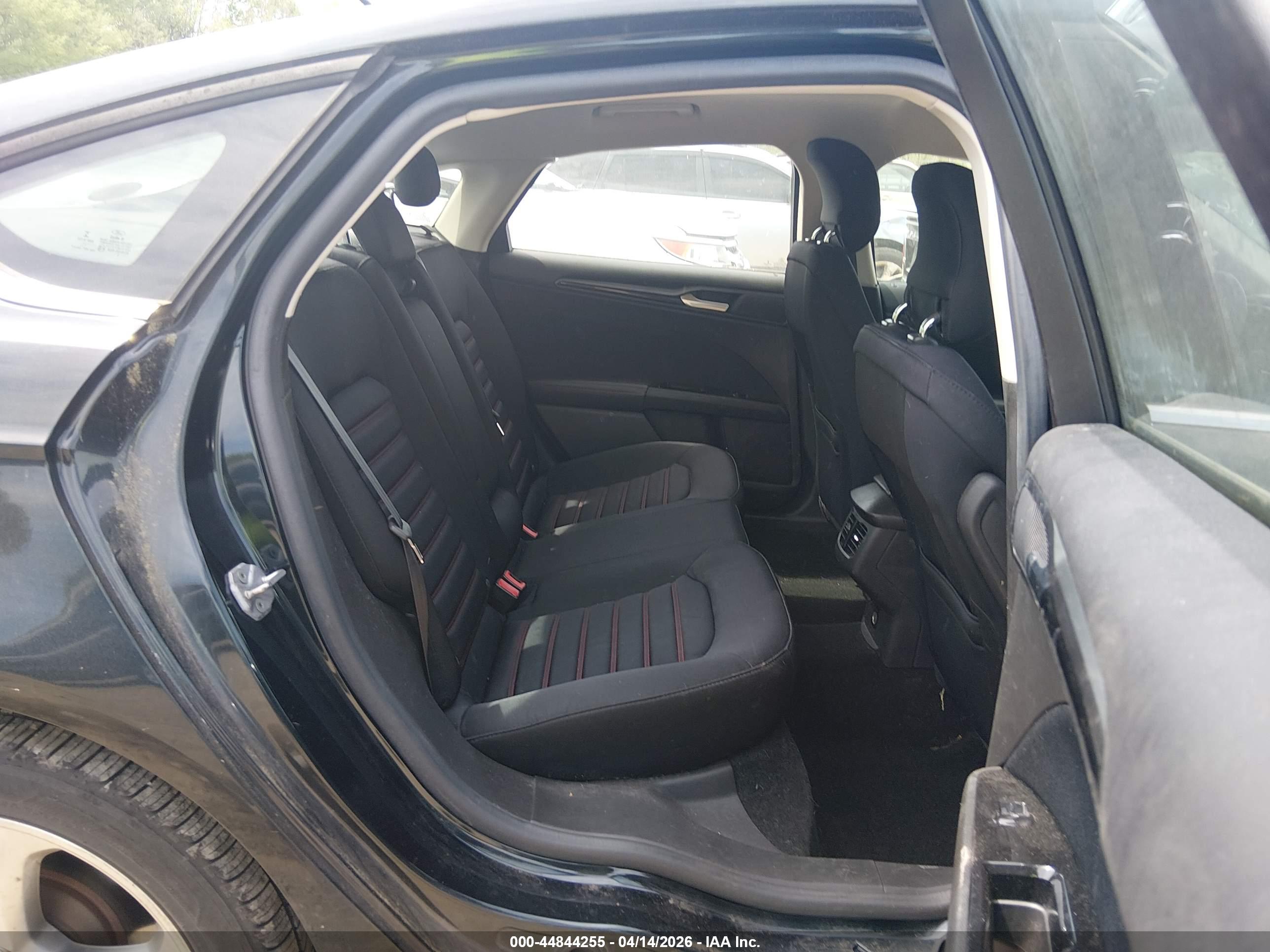 FORD FUSION image 8