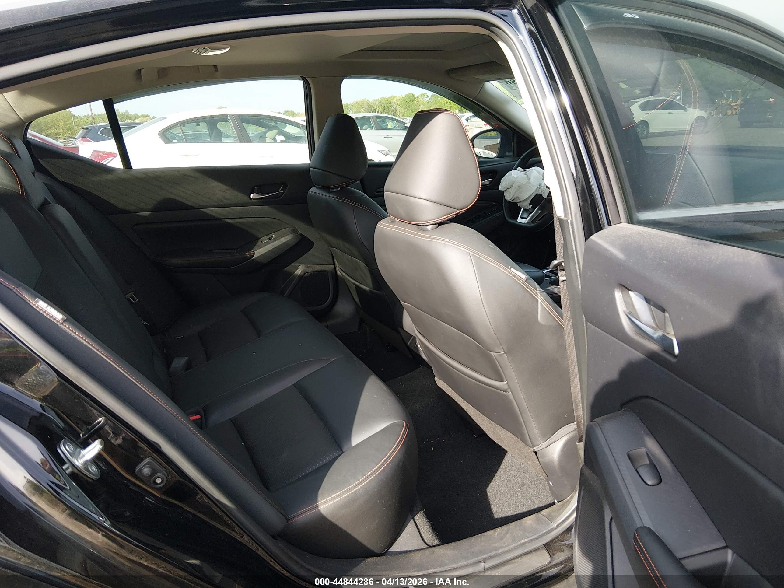 NISSAN ALTIMA image 8