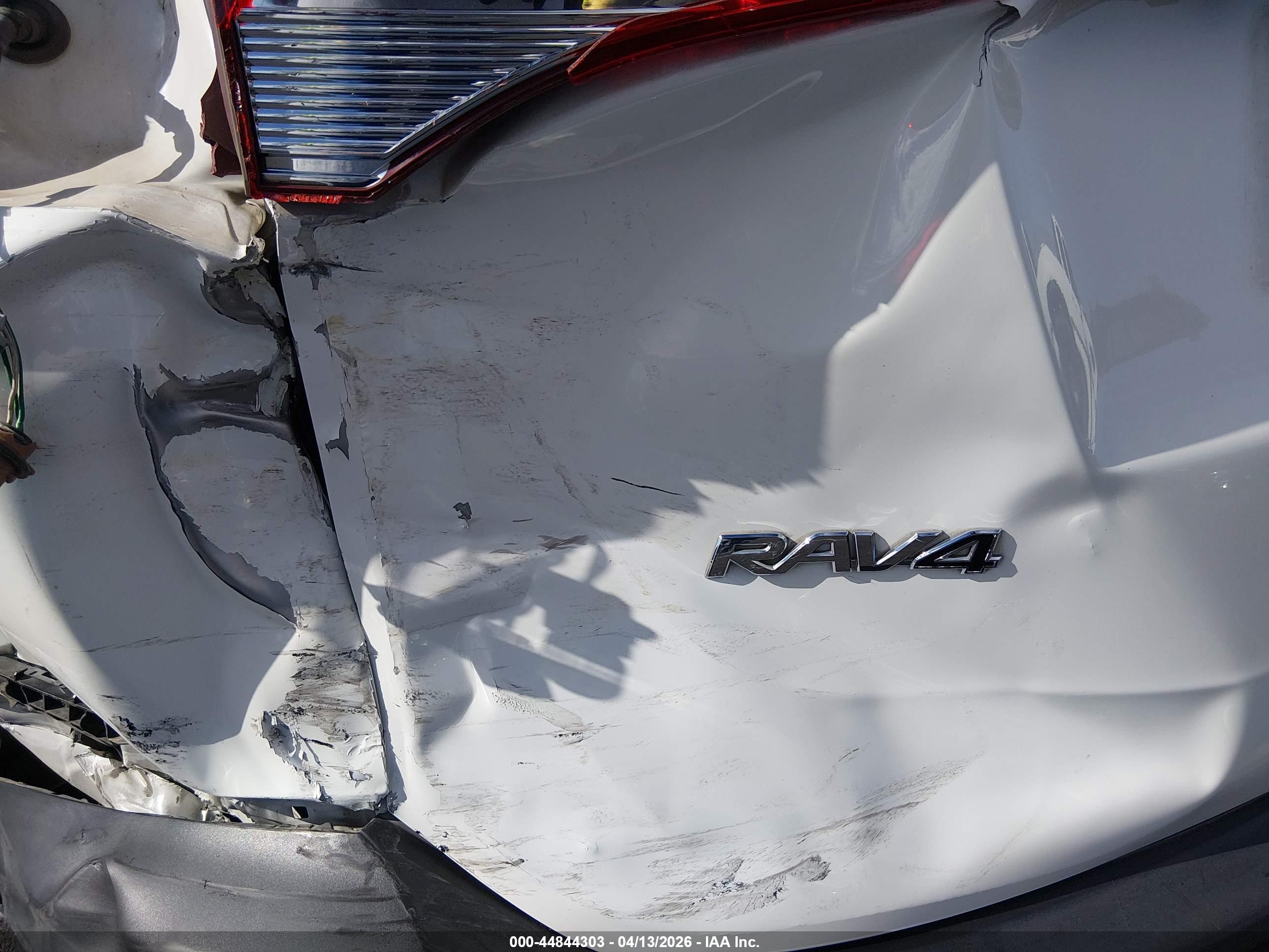 TOYOTA RAV4 image 6