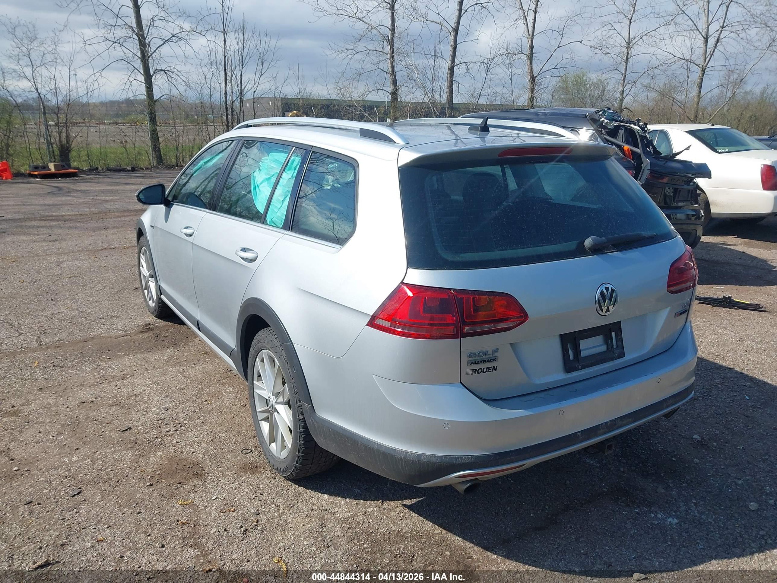 VOLKSWAGEN GOLF image 3