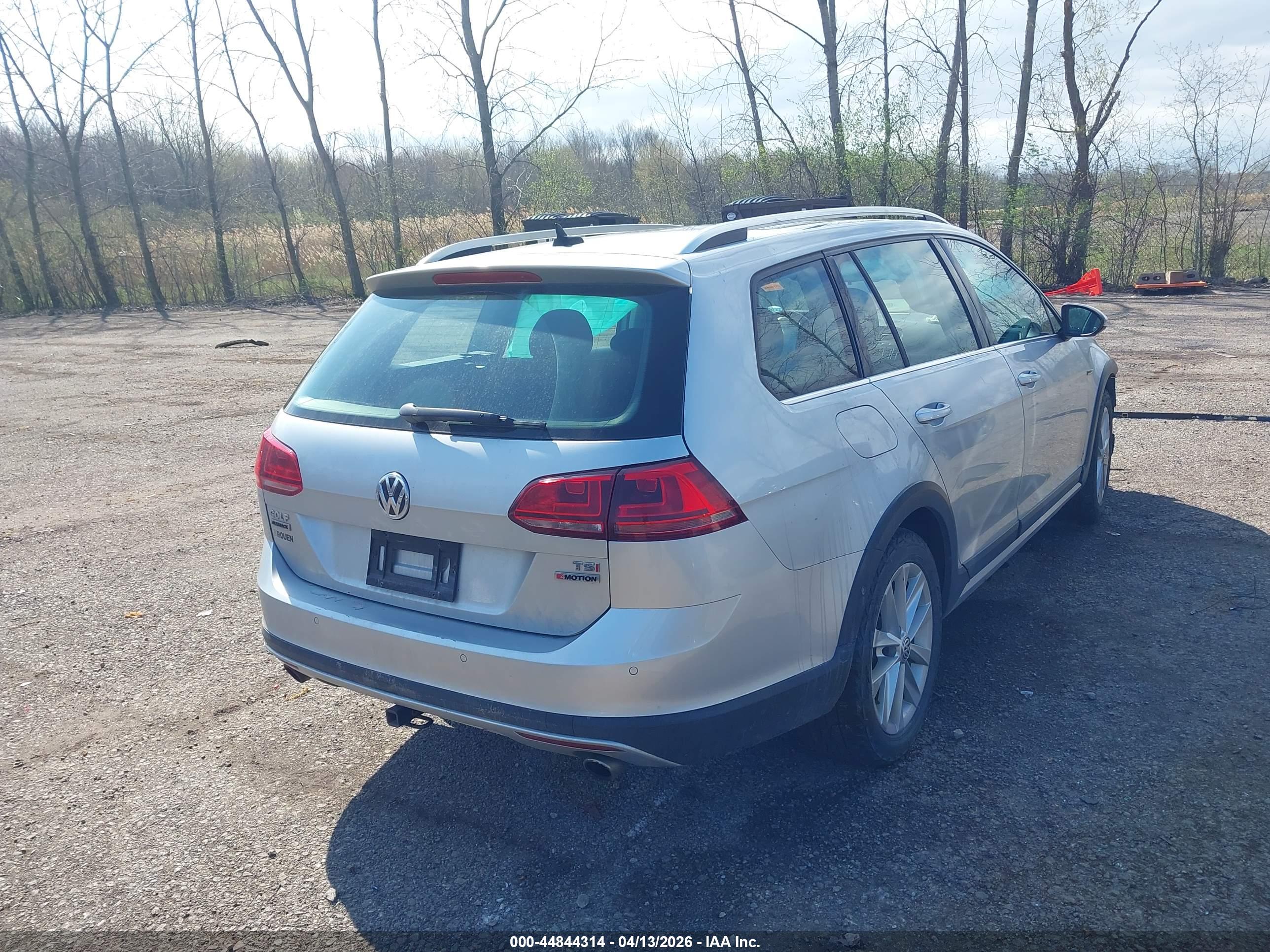 VOLKSWAGEN GOLF image 4