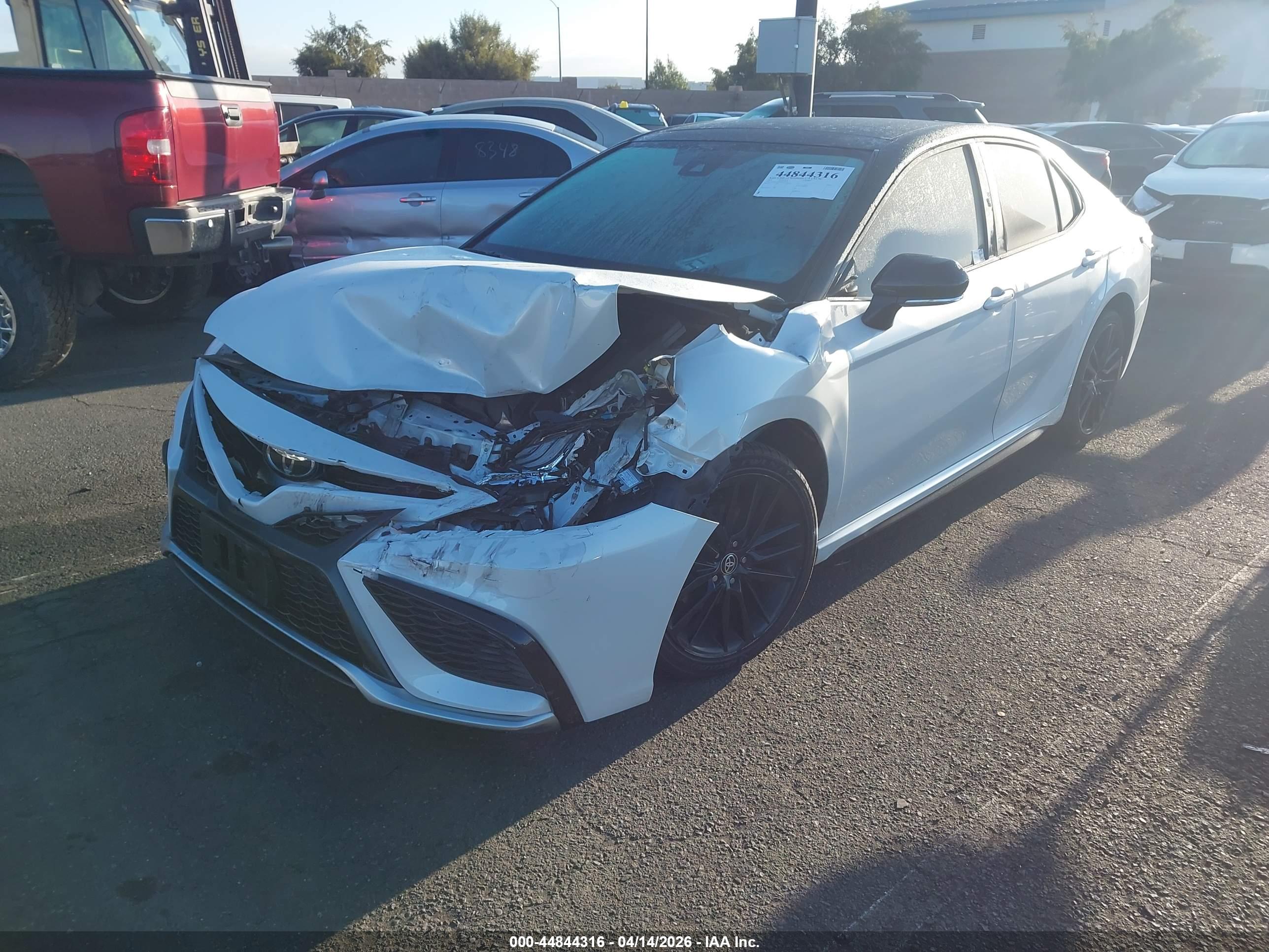 TOYOTA CAMRY image 2