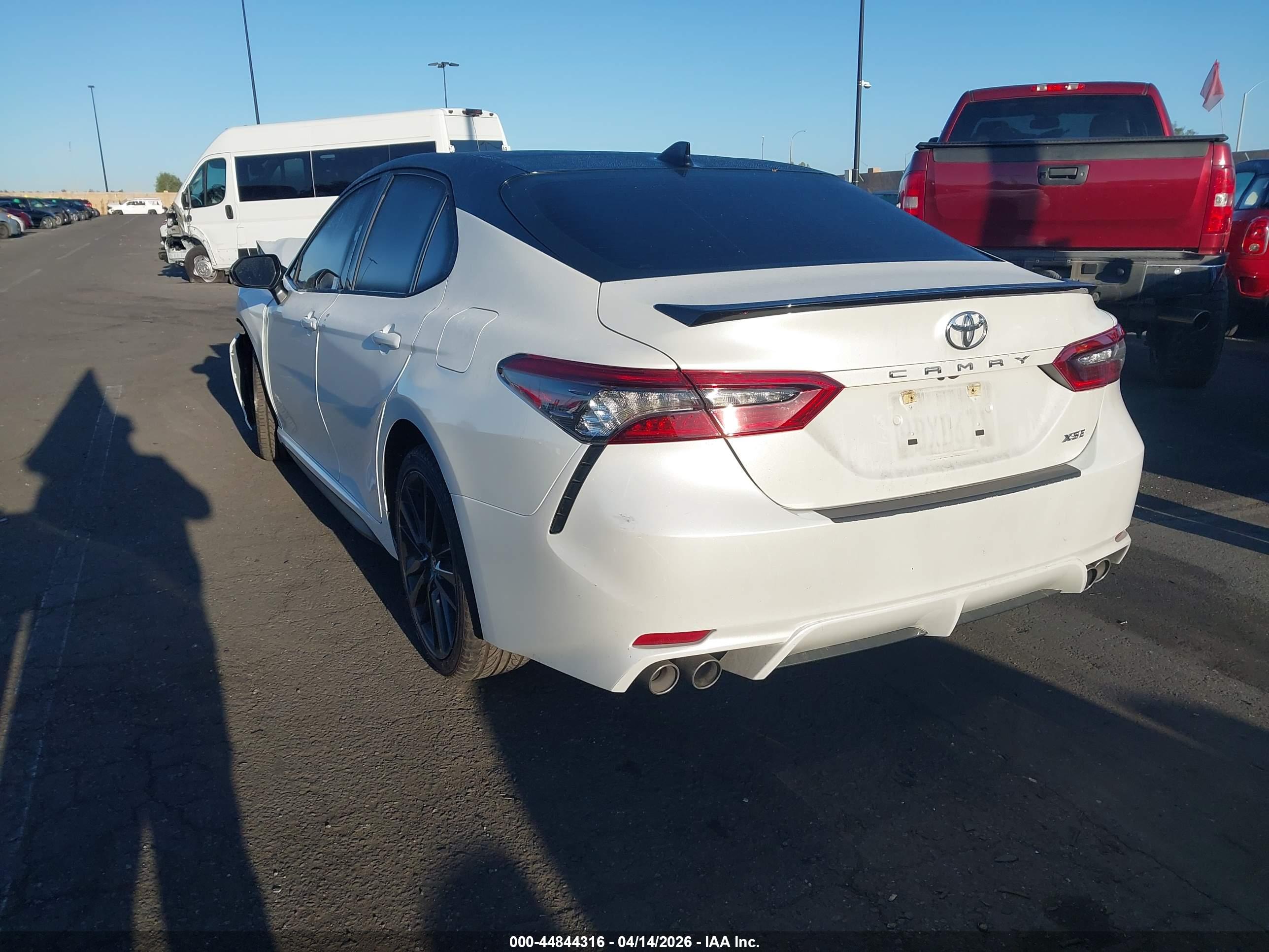 TOYOTA CAMRY image 3