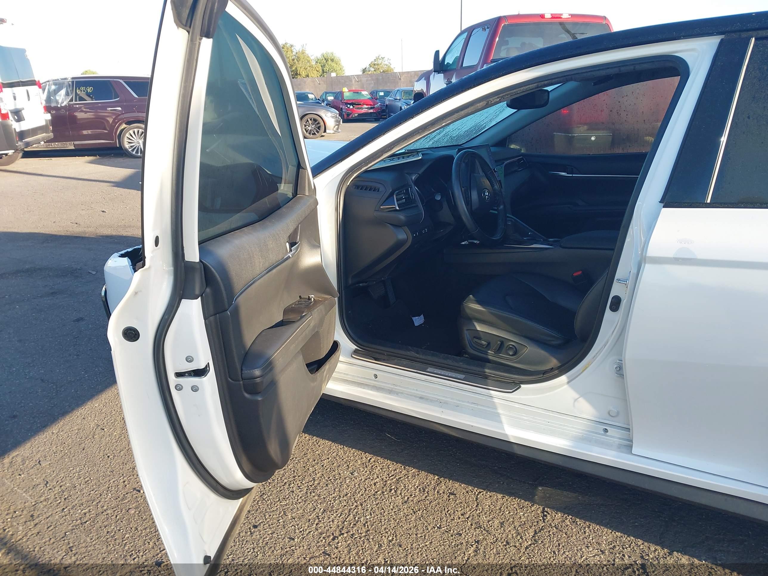 TOYOTA CAMRY image 5