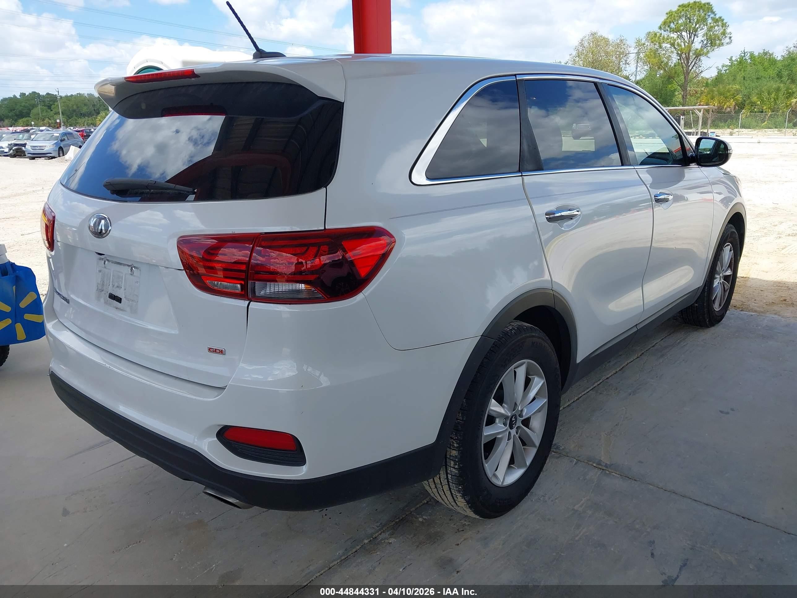 KIA SORENTO image 4