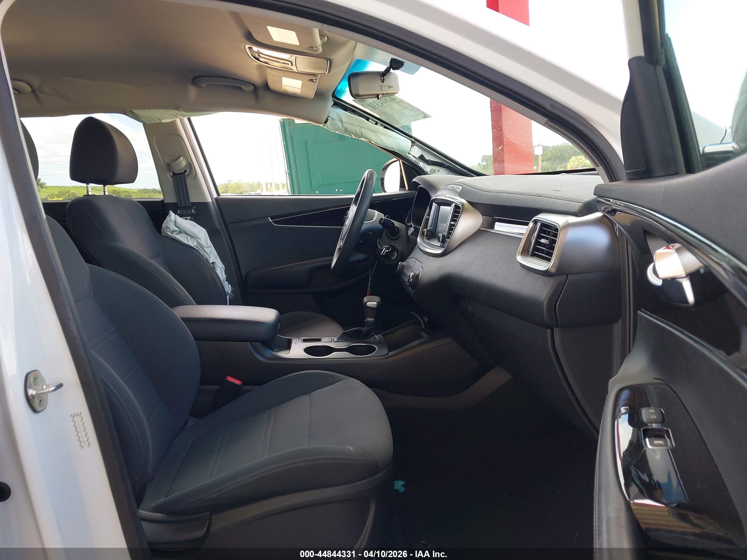 KIA SORENTO image 5