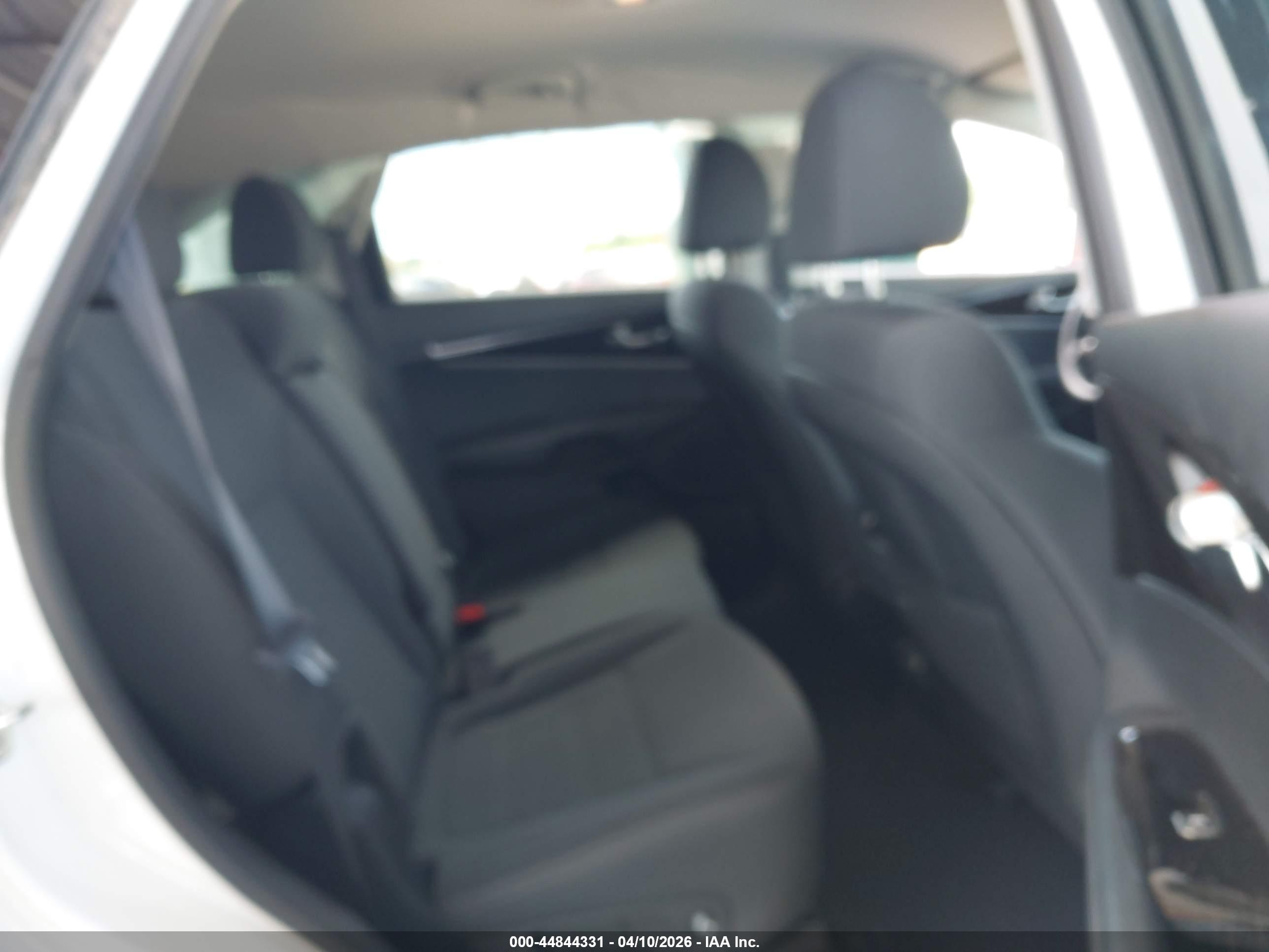 KIA SORENTO image 8