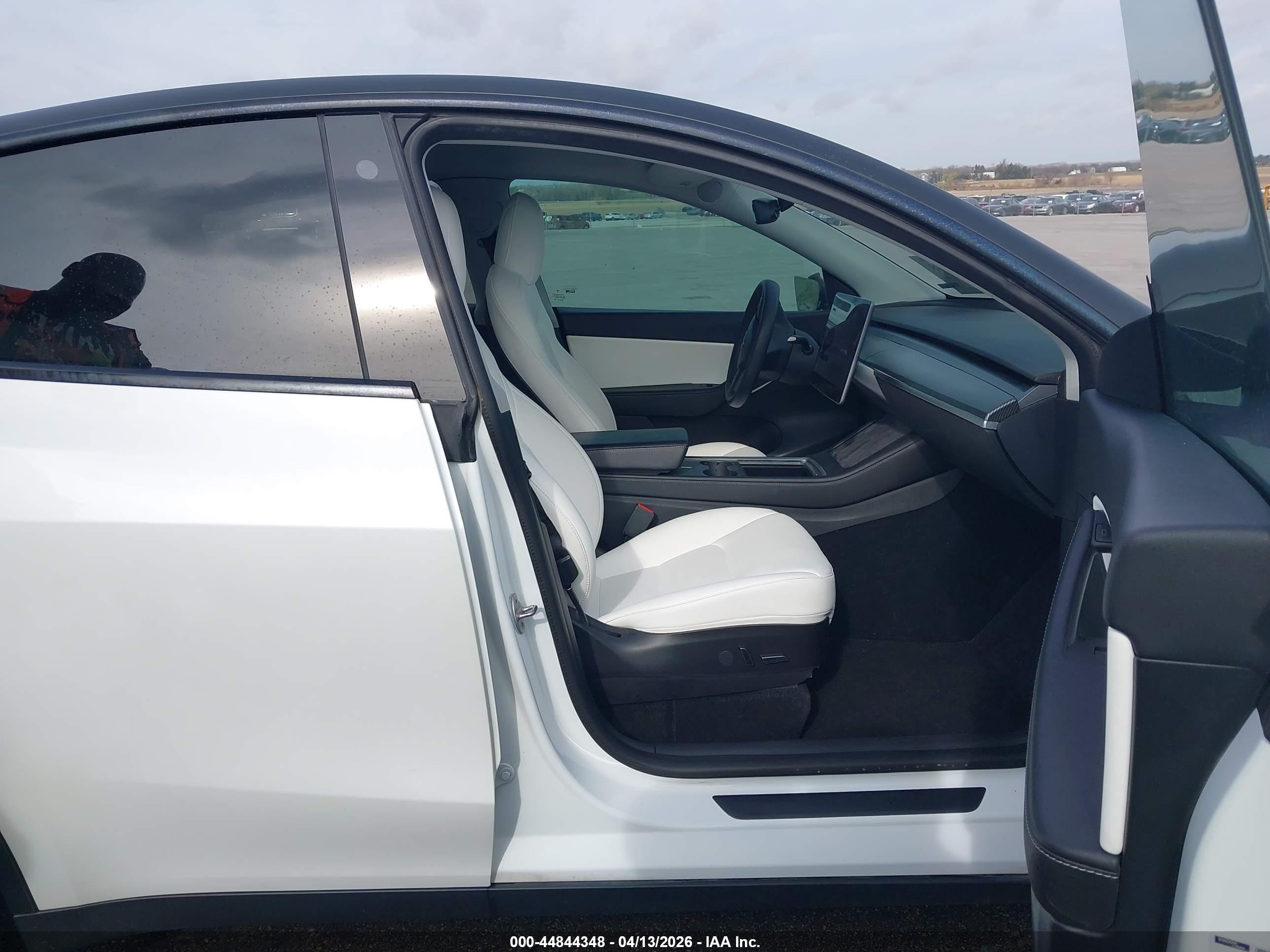 TESLA MODEL image 5