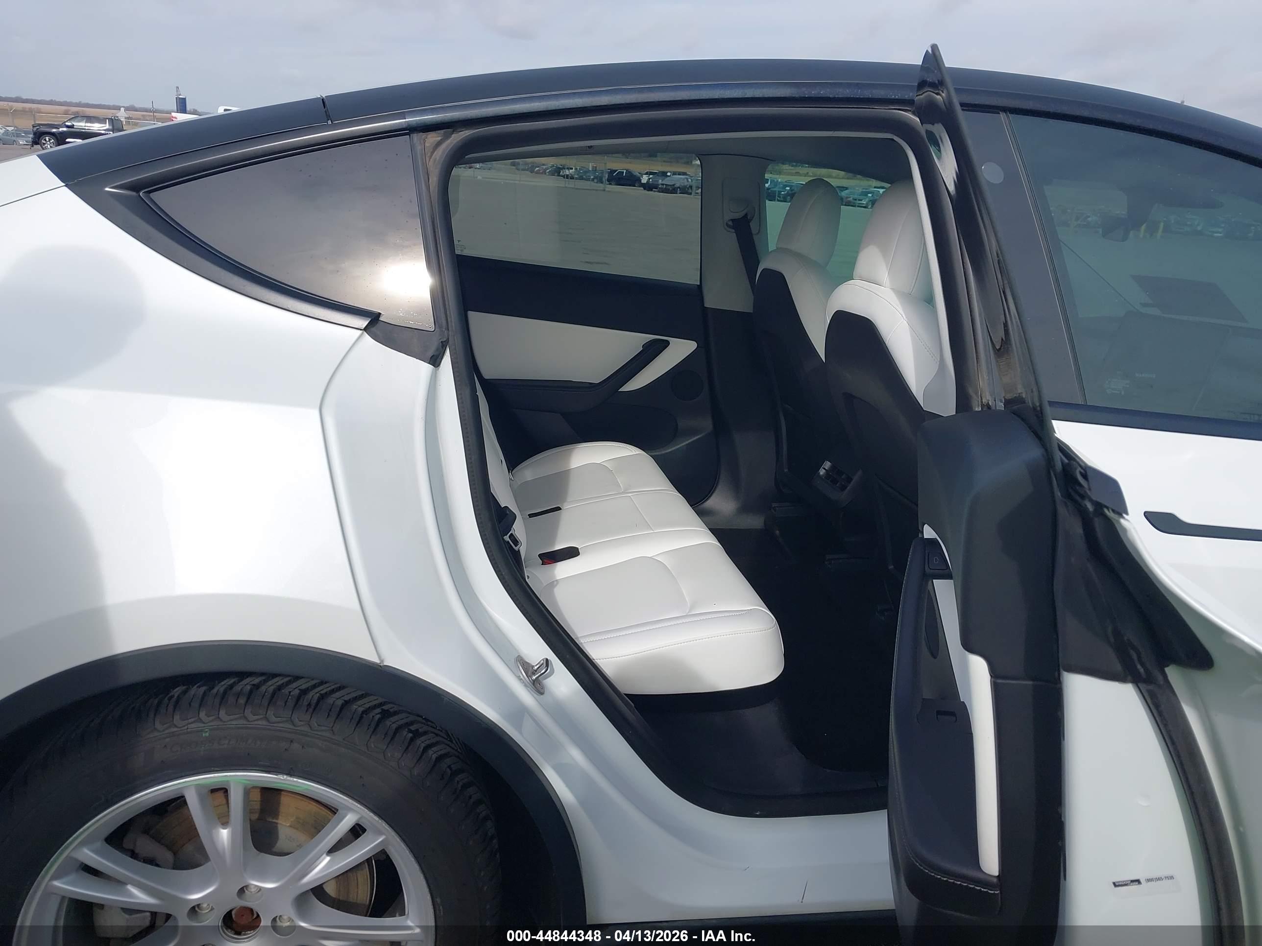 TESLA MODEL image 8