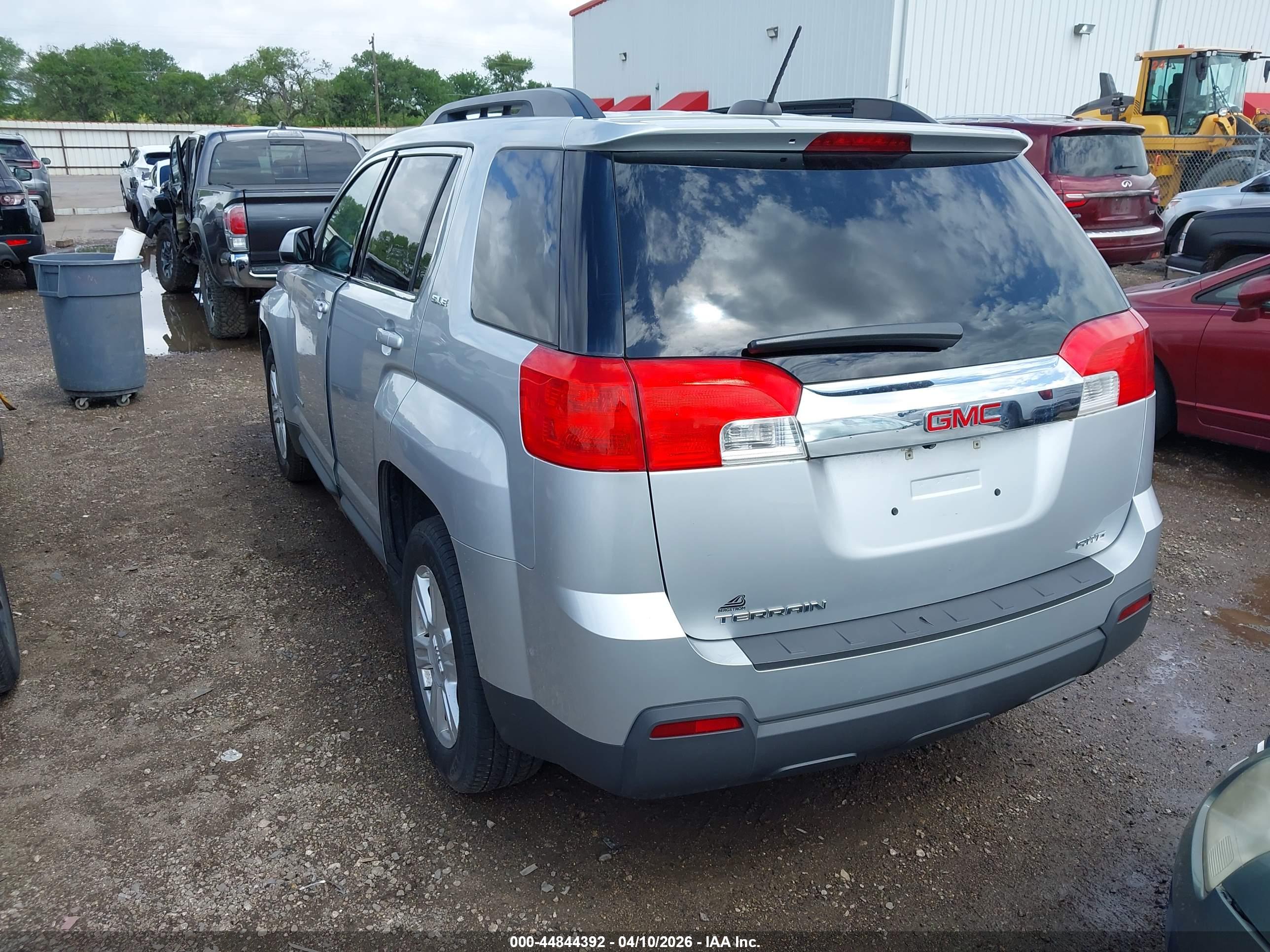GMC TERRAIN image 3