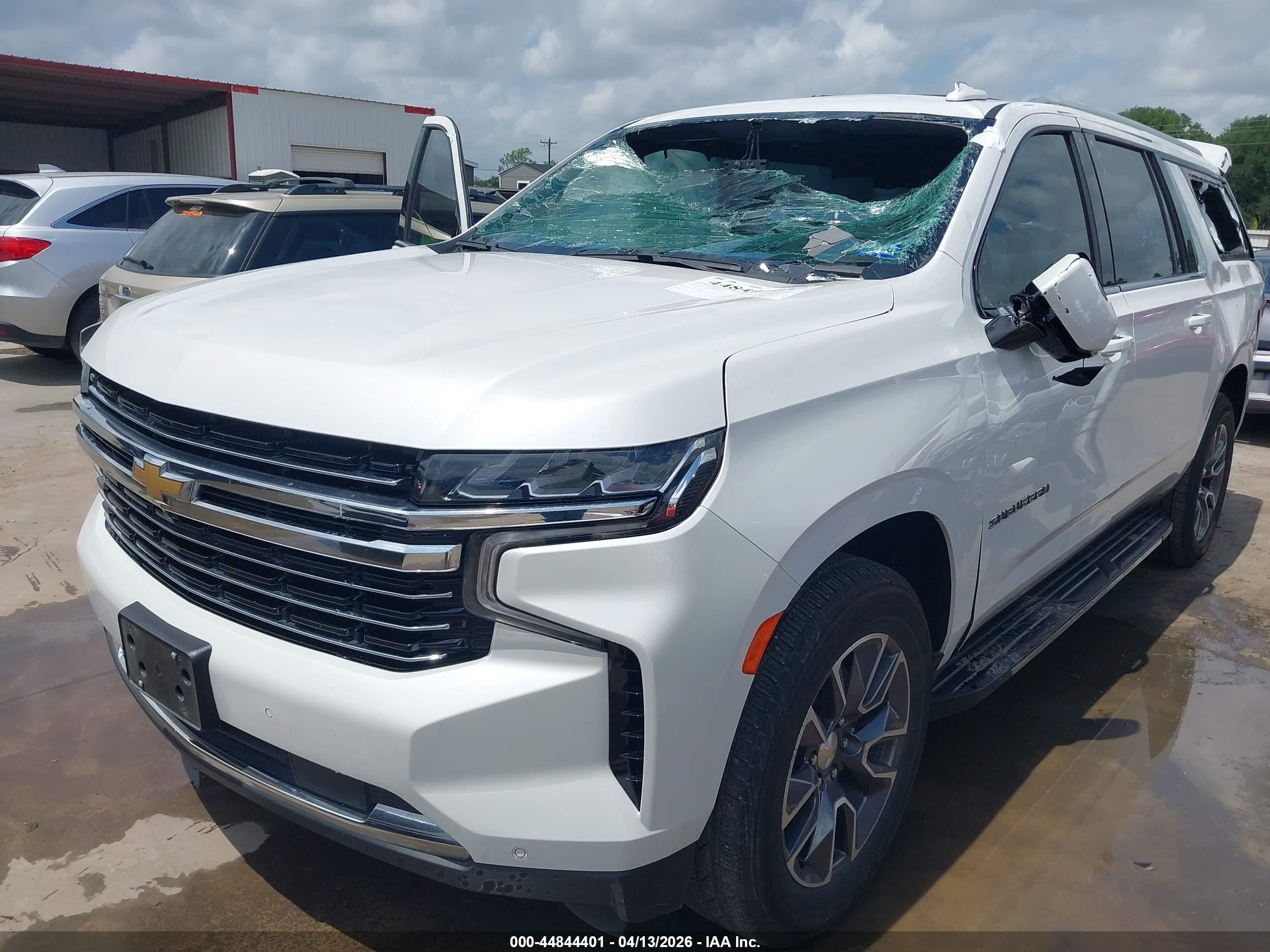 CHEVROLET SUBURBAN image 2