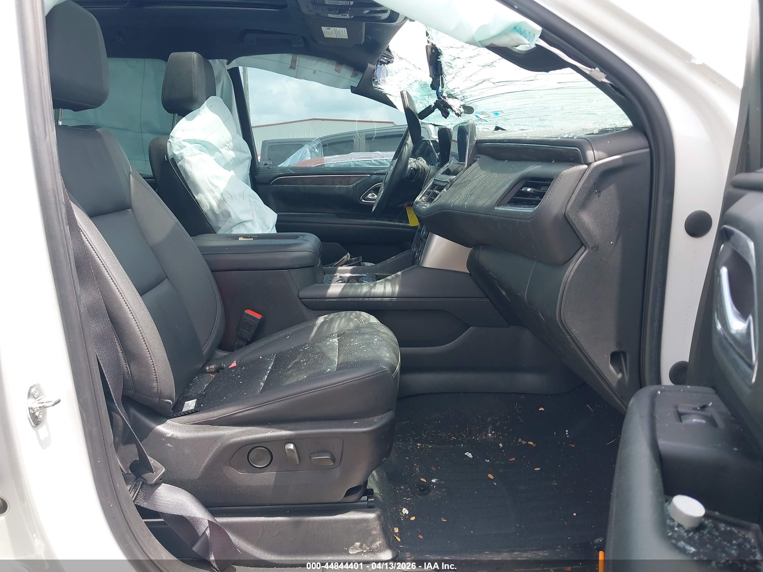 CHEVROLET SUBURBAN image 5