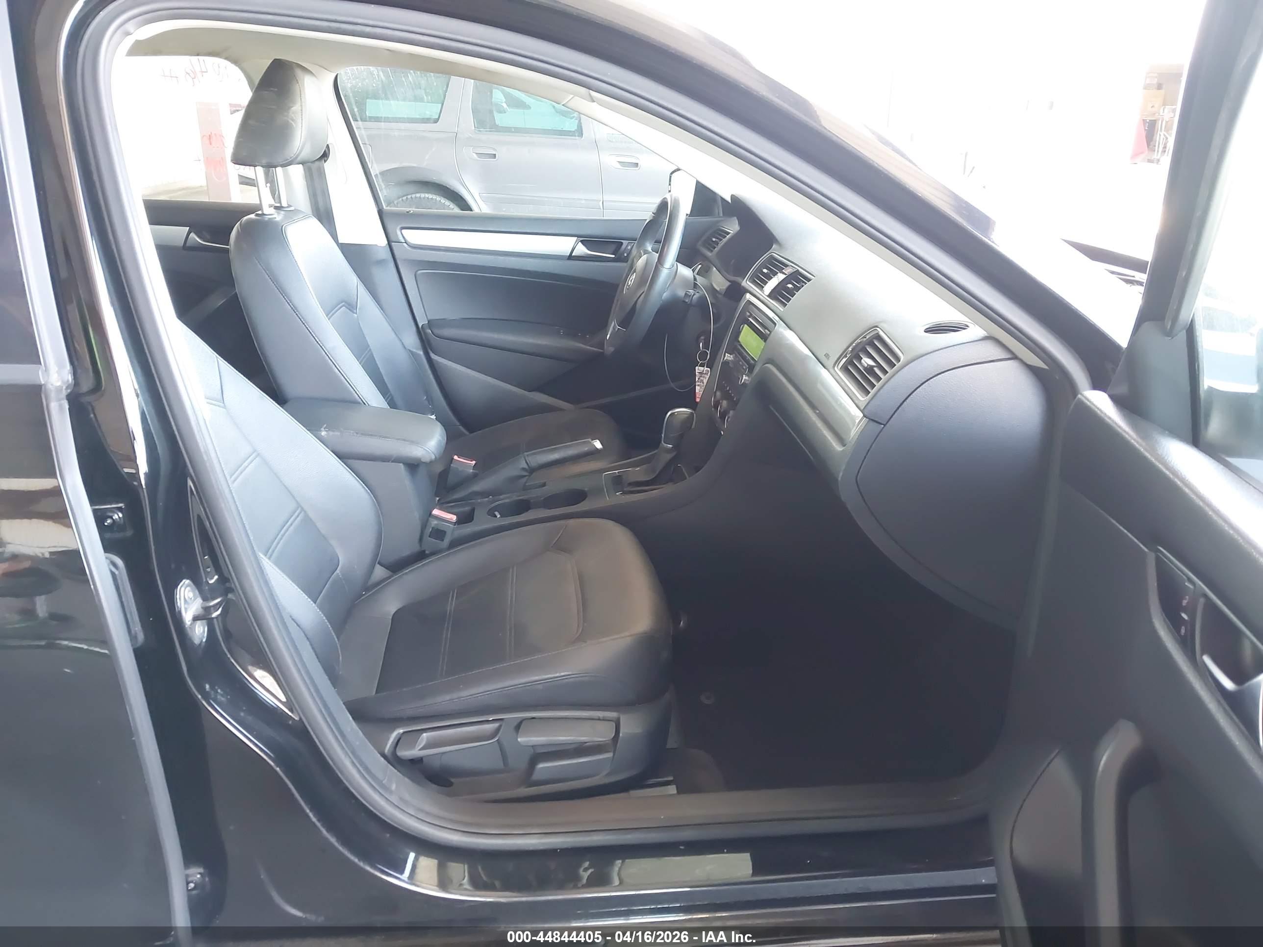 VOLKSWAGEN PASSAT image 5