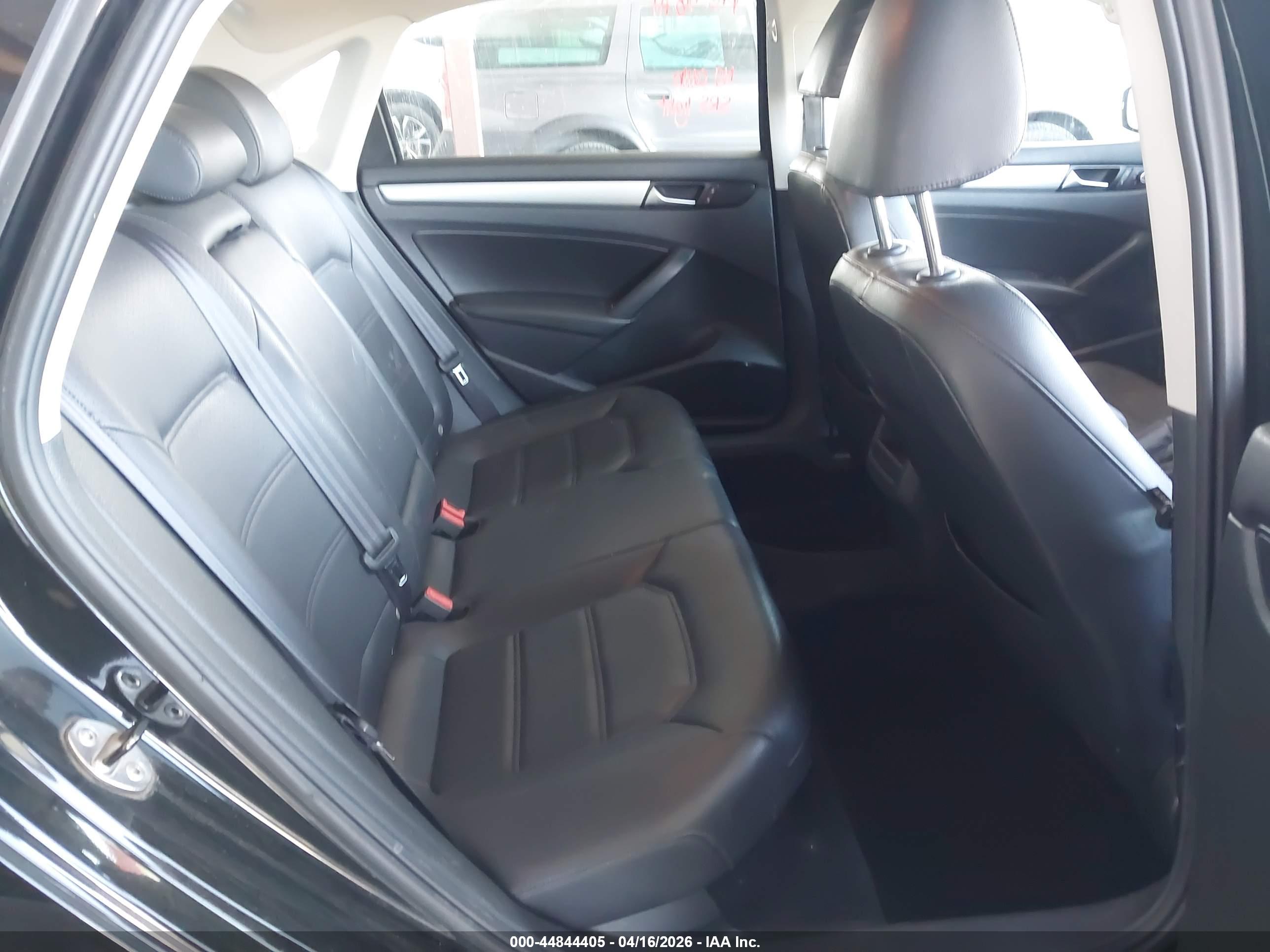 VOLKSWAGEN PASSAT image 8