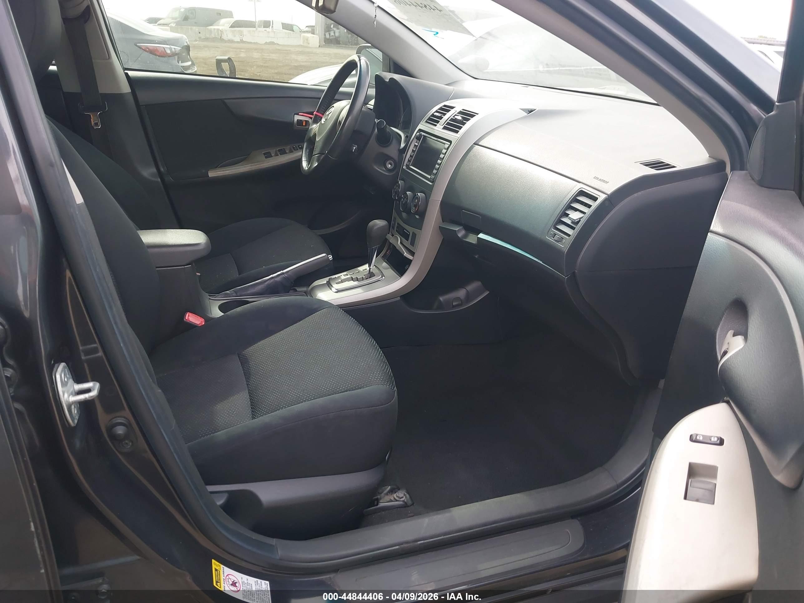 TOYOTA COROLLA image 5