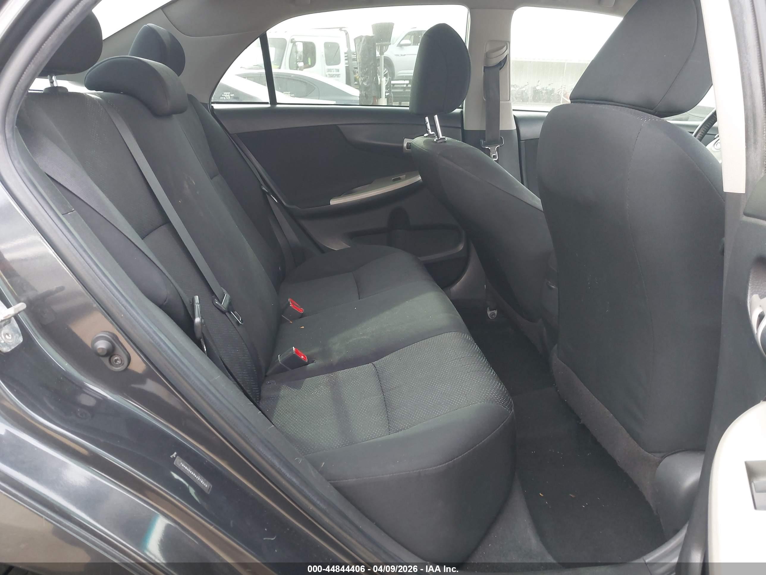 TOYOTA COROLLA image 8