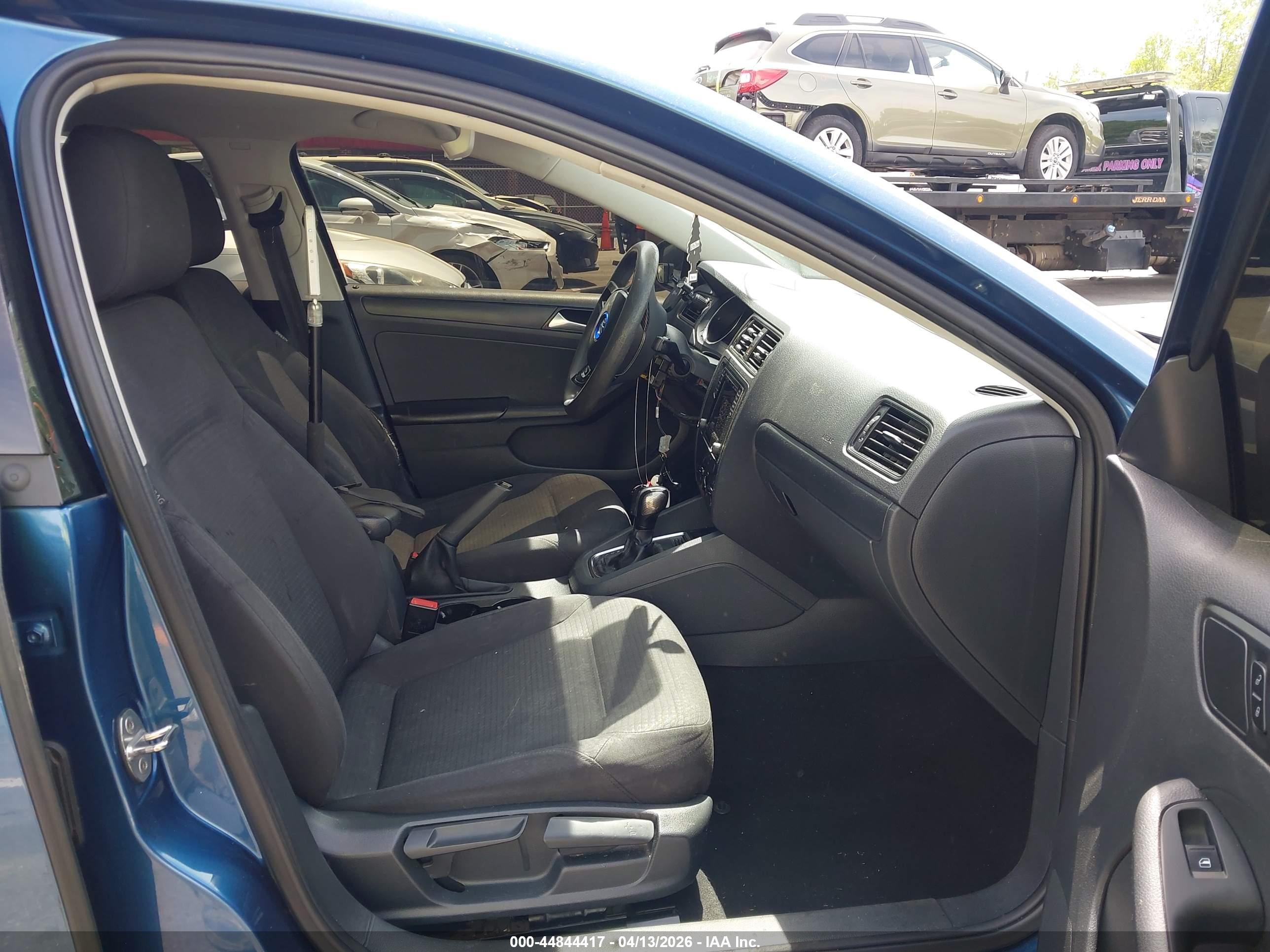 VOLKSWAGEN JETTA image 5