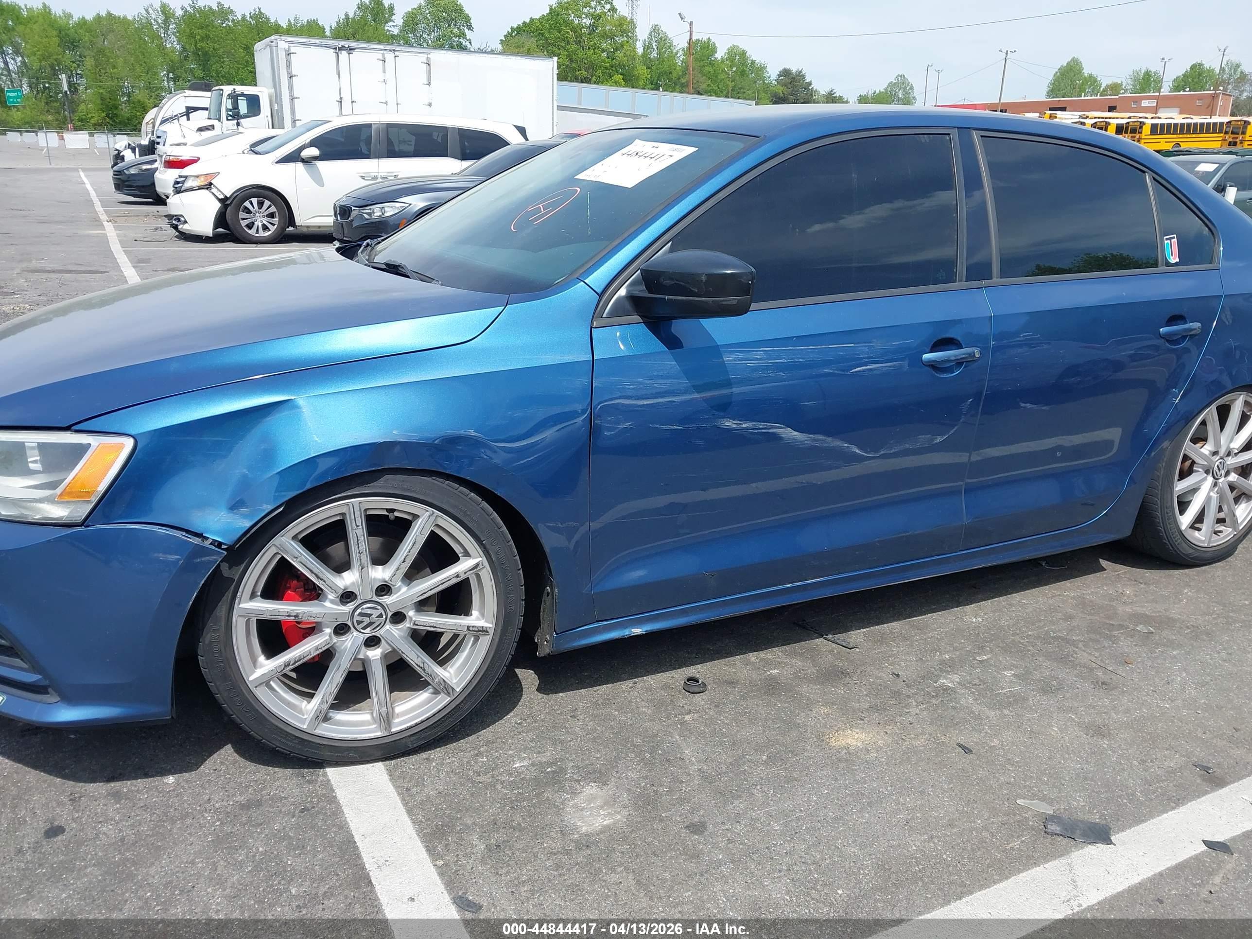 VOLKSWAGEN JETTA image 6