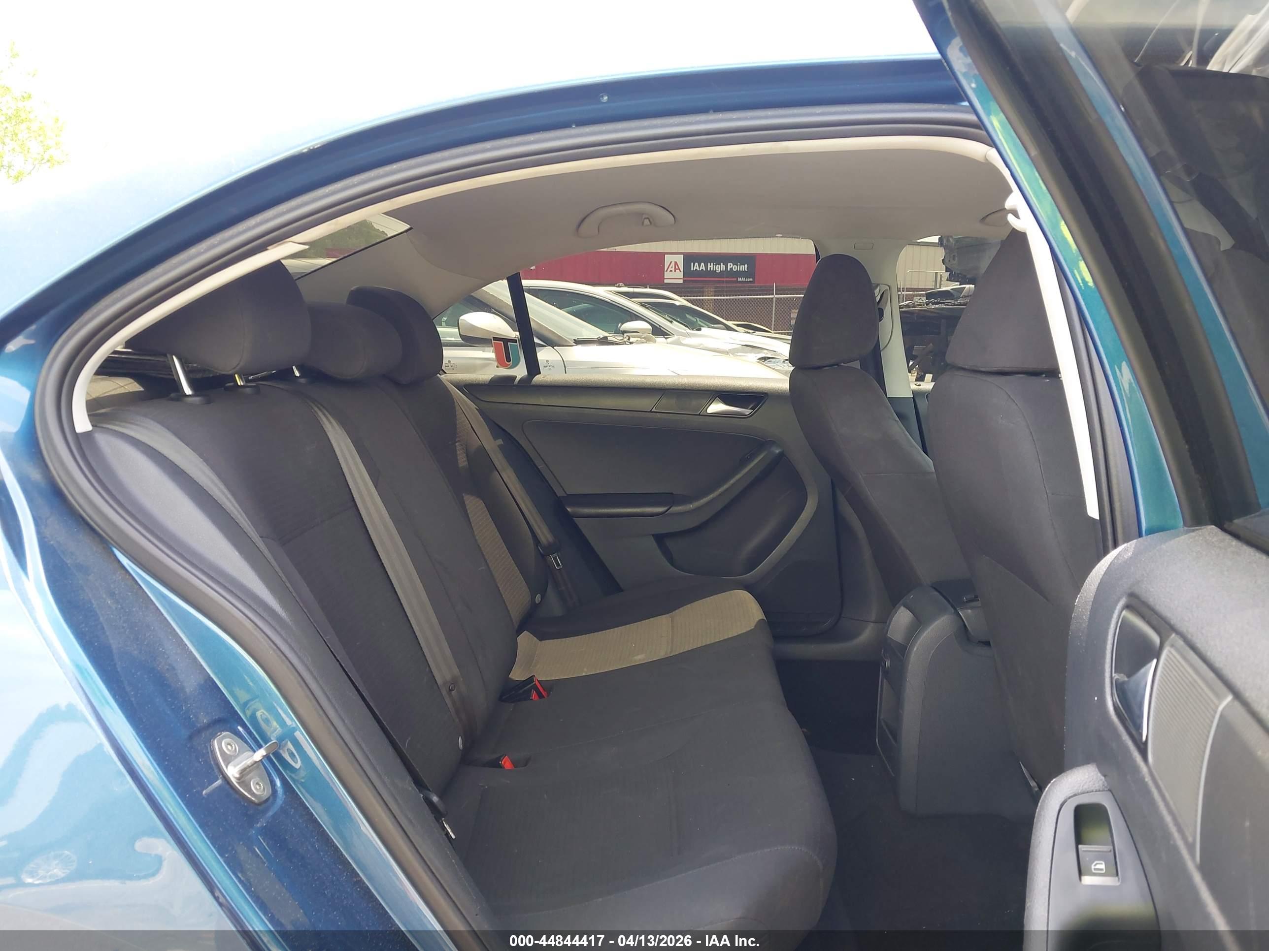 VOLKSWAGEN JETTA image 8