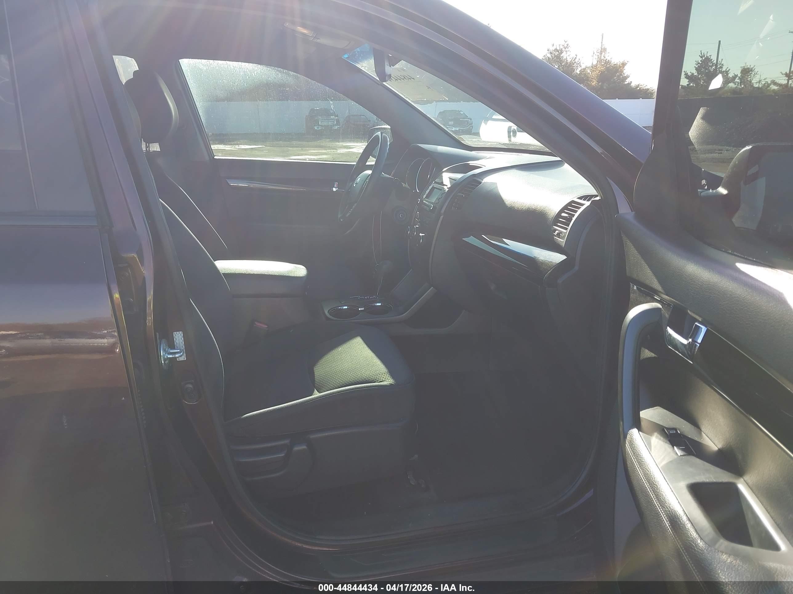 KIA SORENTO image 5
