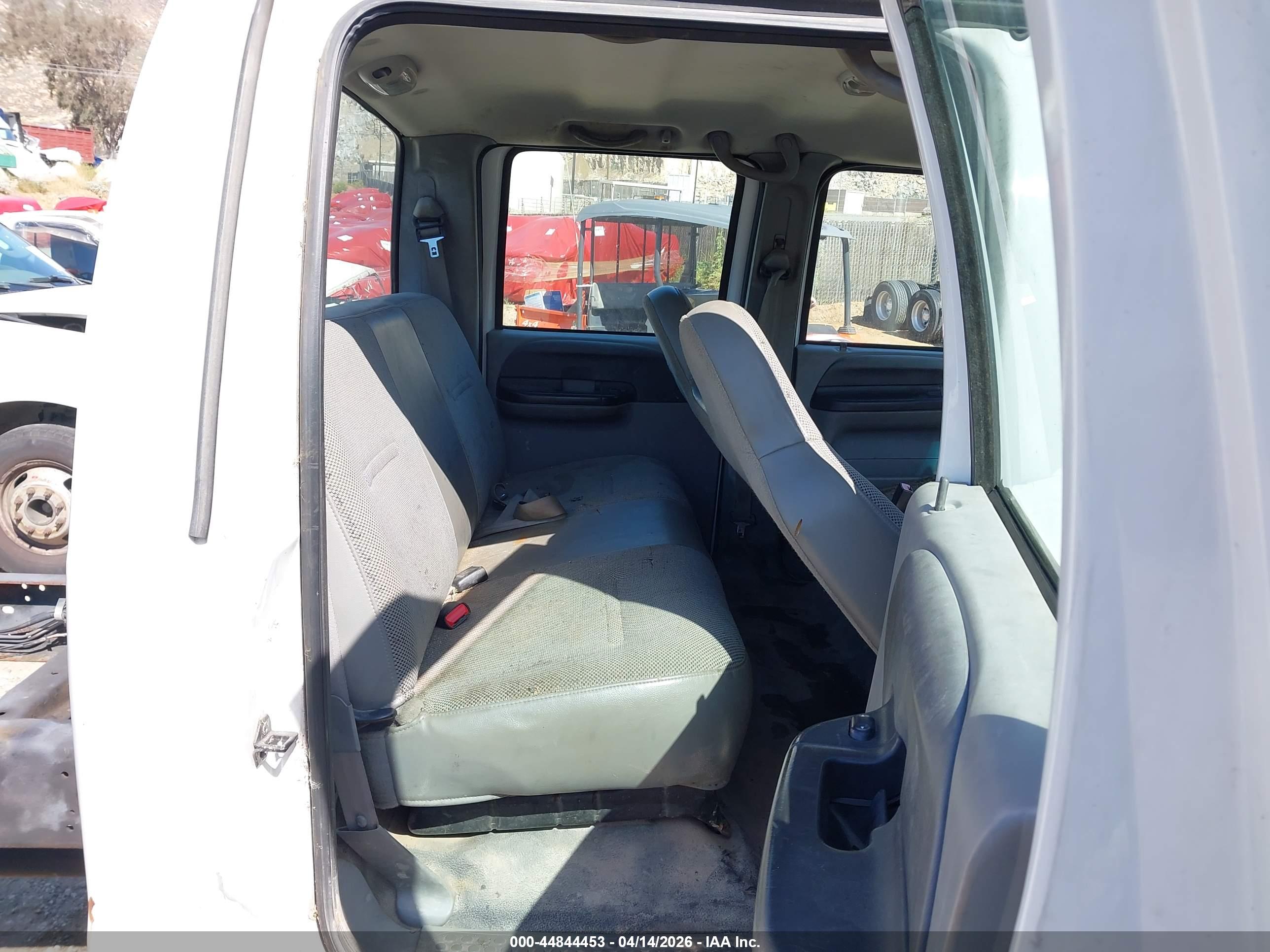 FORD F-550 image 7