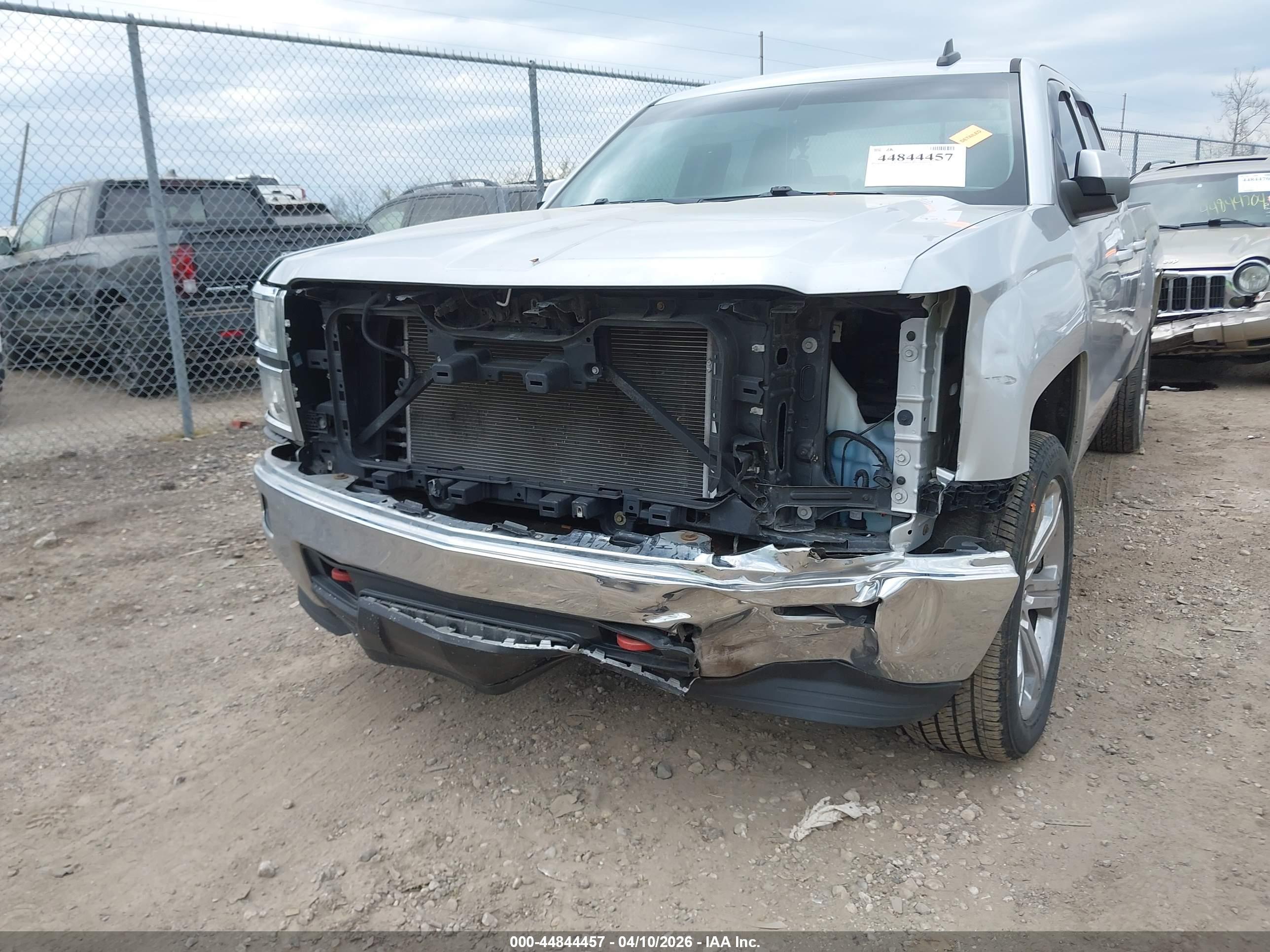 CHEVROLET SILVERADO image 6