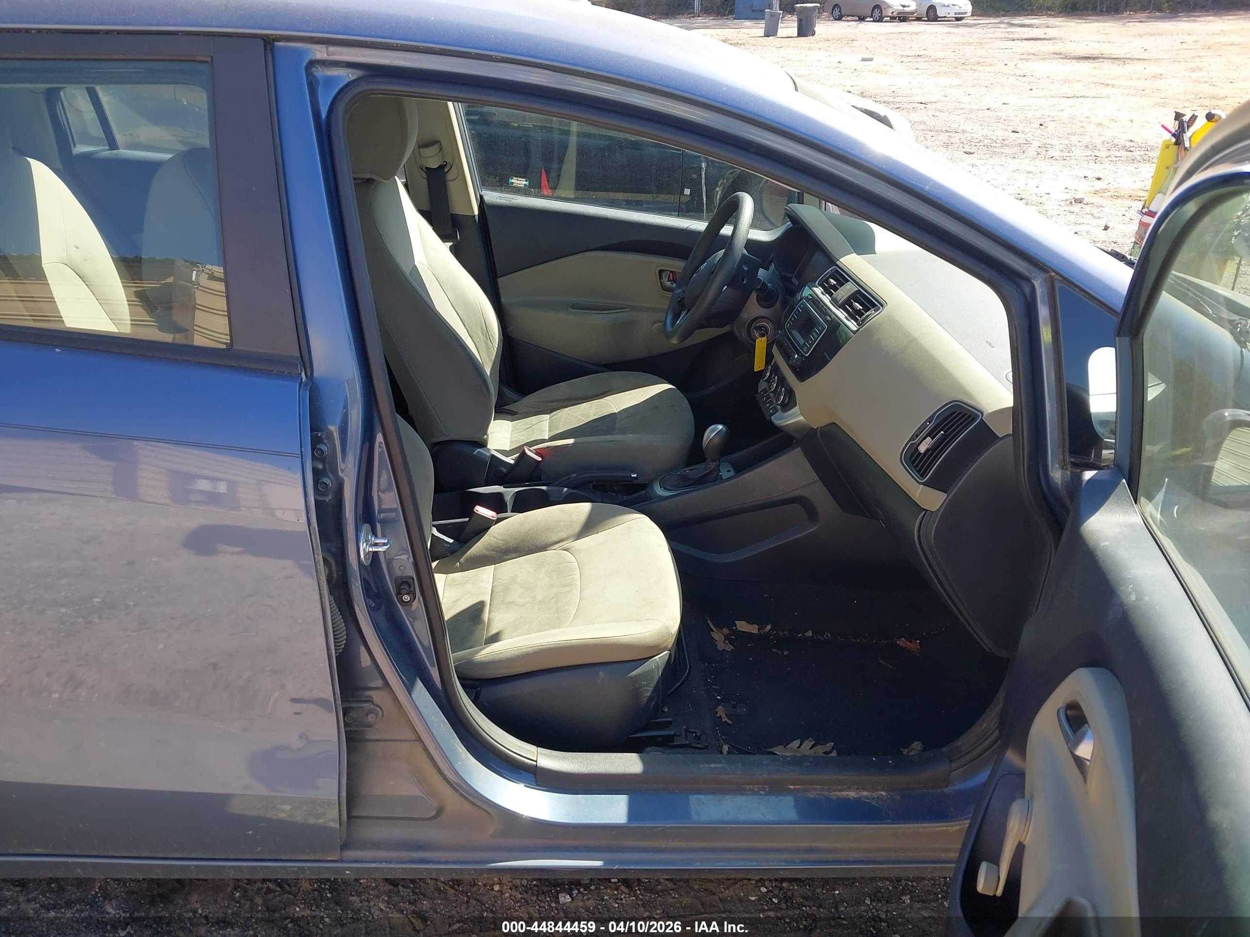 KIA RIO image 5