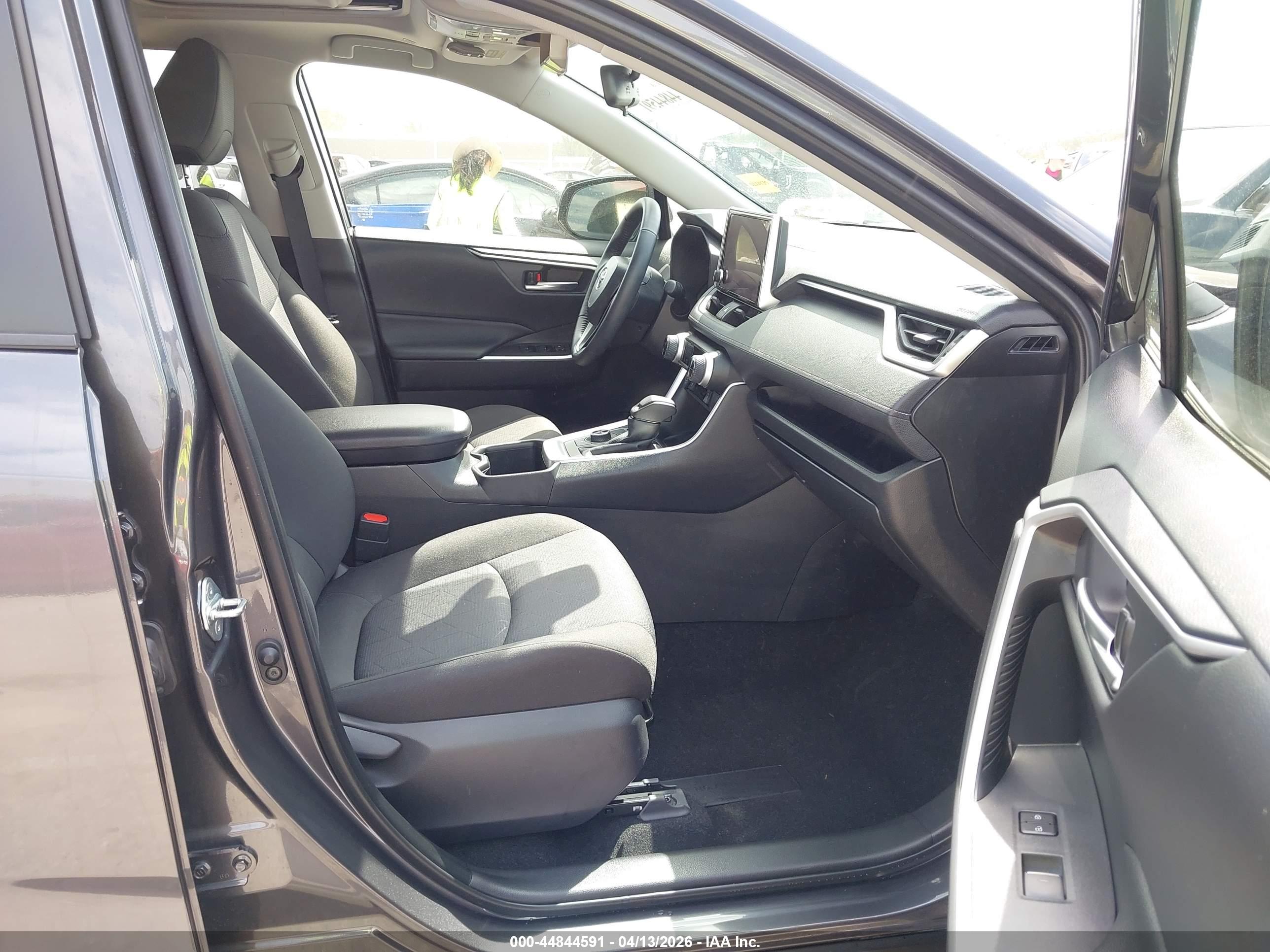 TOYOTA RAV4 image 5
