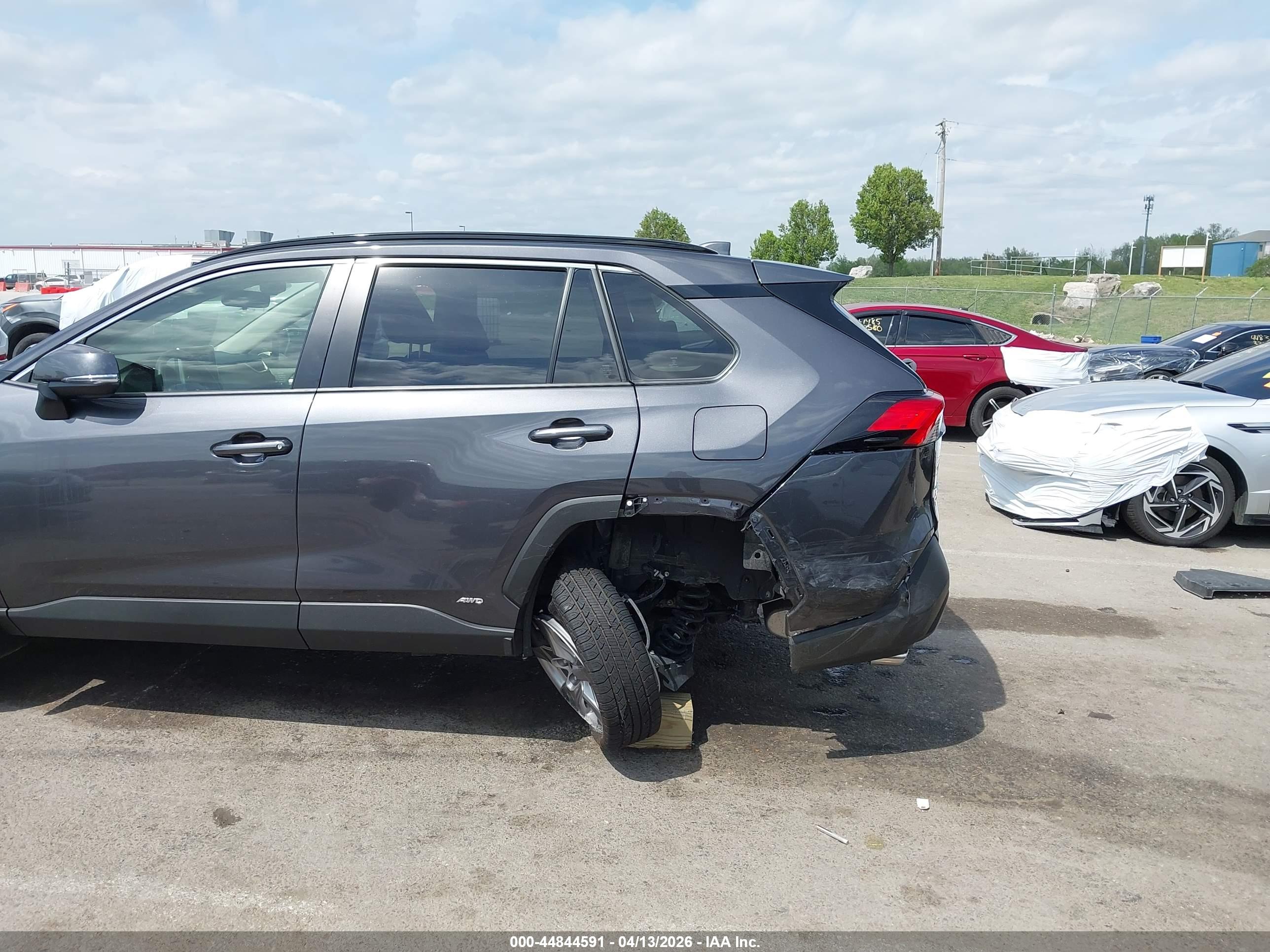 TOYOTA RAV4 image 6